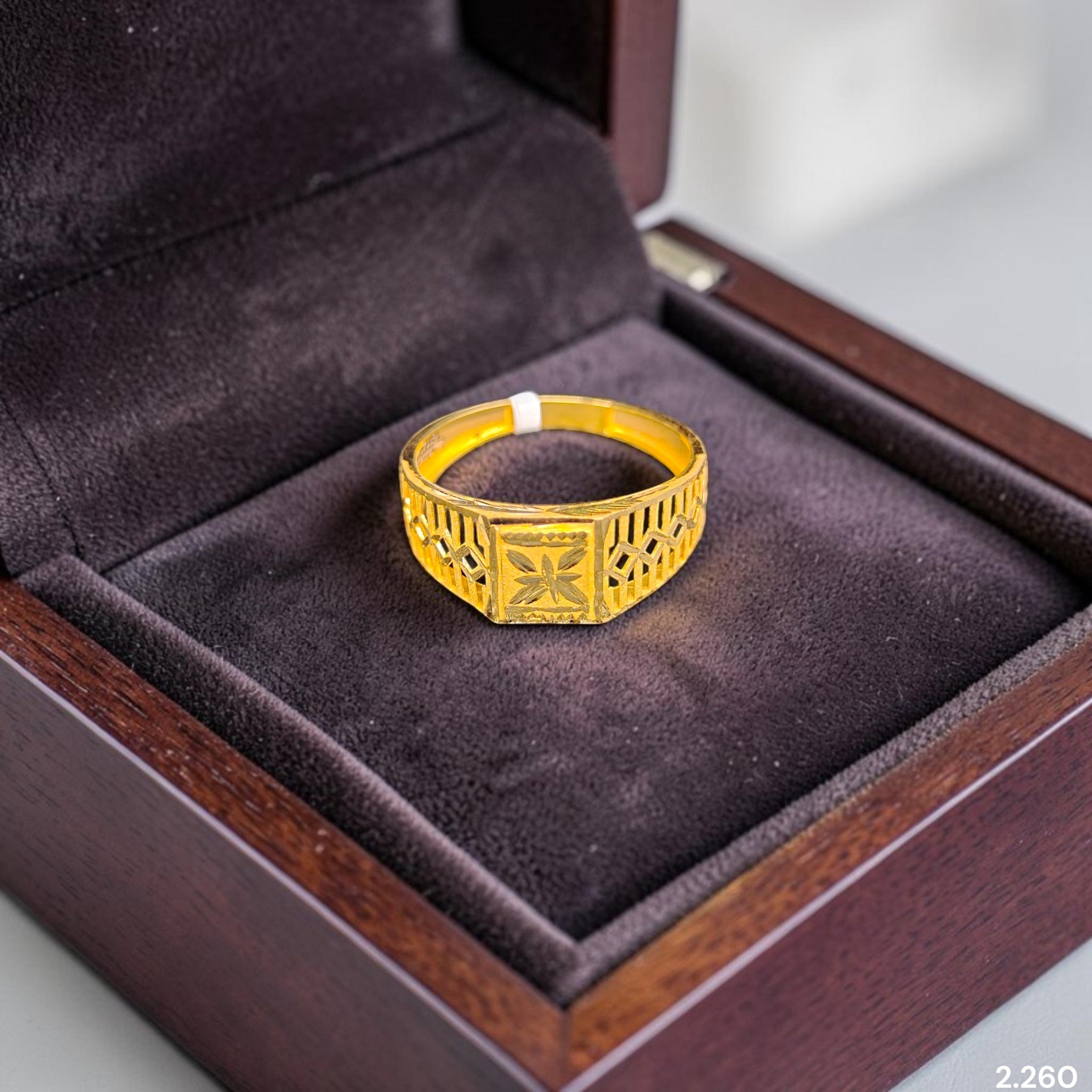 GENTS RING- SIZE:22 (WGT: 2.260 GM APPROX) BIS CERTIFIED HUID HALLMARK 916 22KT GOLD GENTS FINGER RING FOR MEN 1 PIECE.