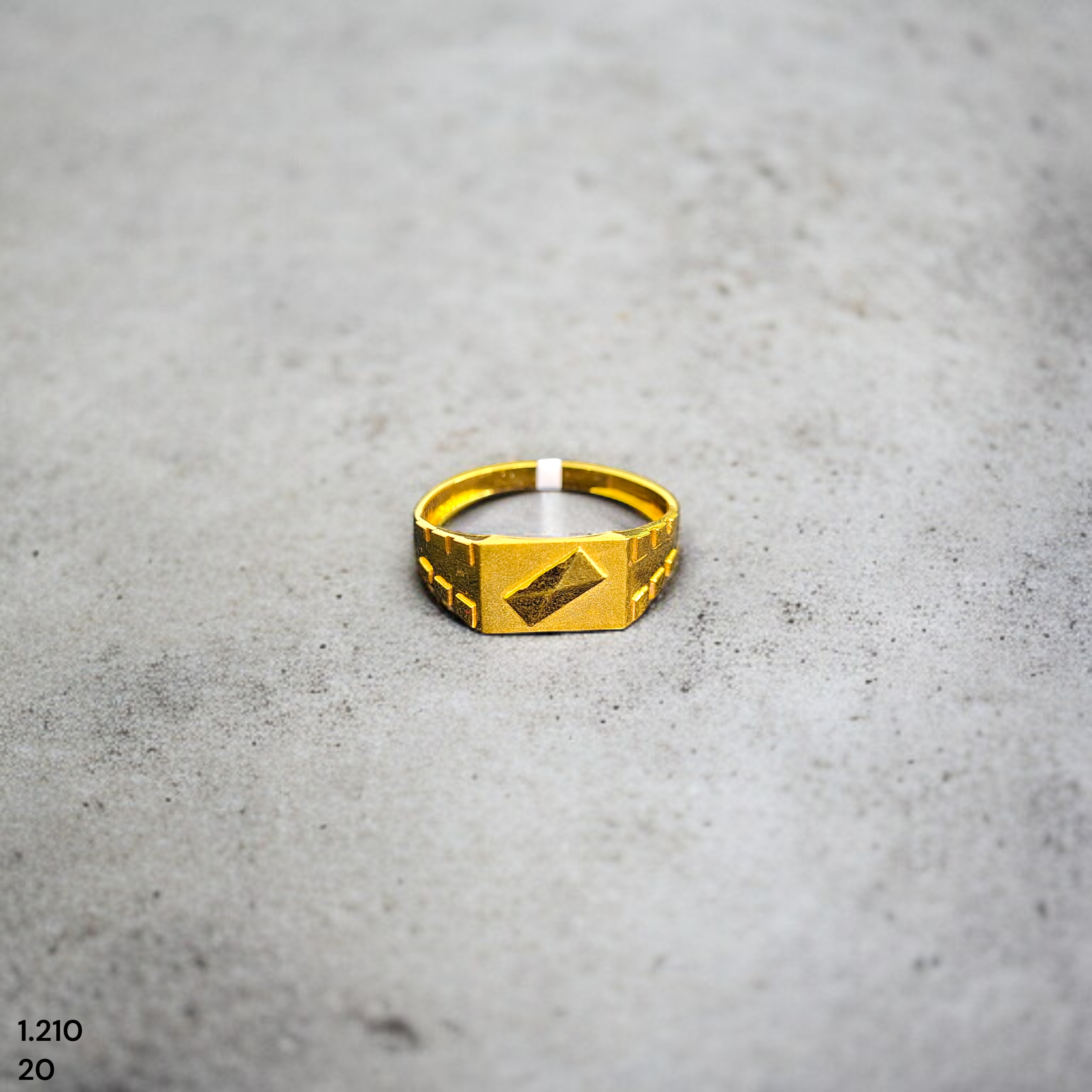 GENTS RING- TRJ (SIZE:20) WGT: 1.210 GM APPROX BIS CERTIFIED HUID HALLMARK 9KT GOLD FINGER RING FOR MEN 1 PIECE.