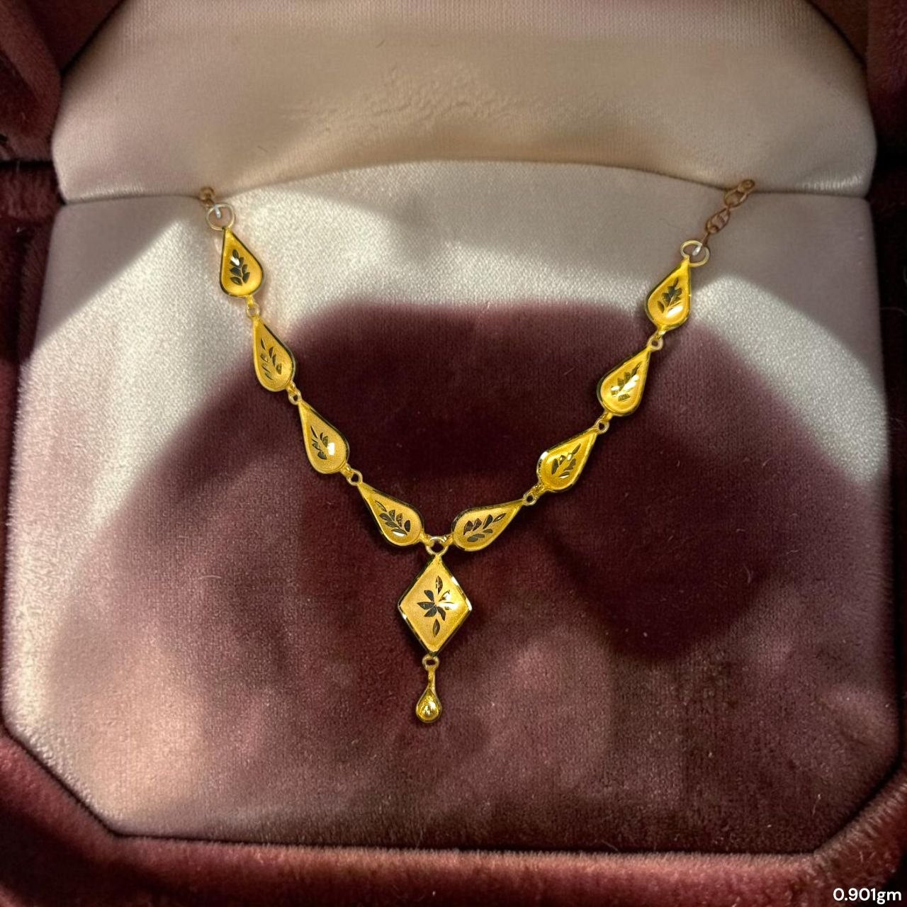 GOLD CHOKER NECKLACE-(WGT: 0.901 GM APPROX) BIS CERTIFIED HUID HALLMARK 9KT GOLD NECKLACE 1 PIECE FOR WOMEN.