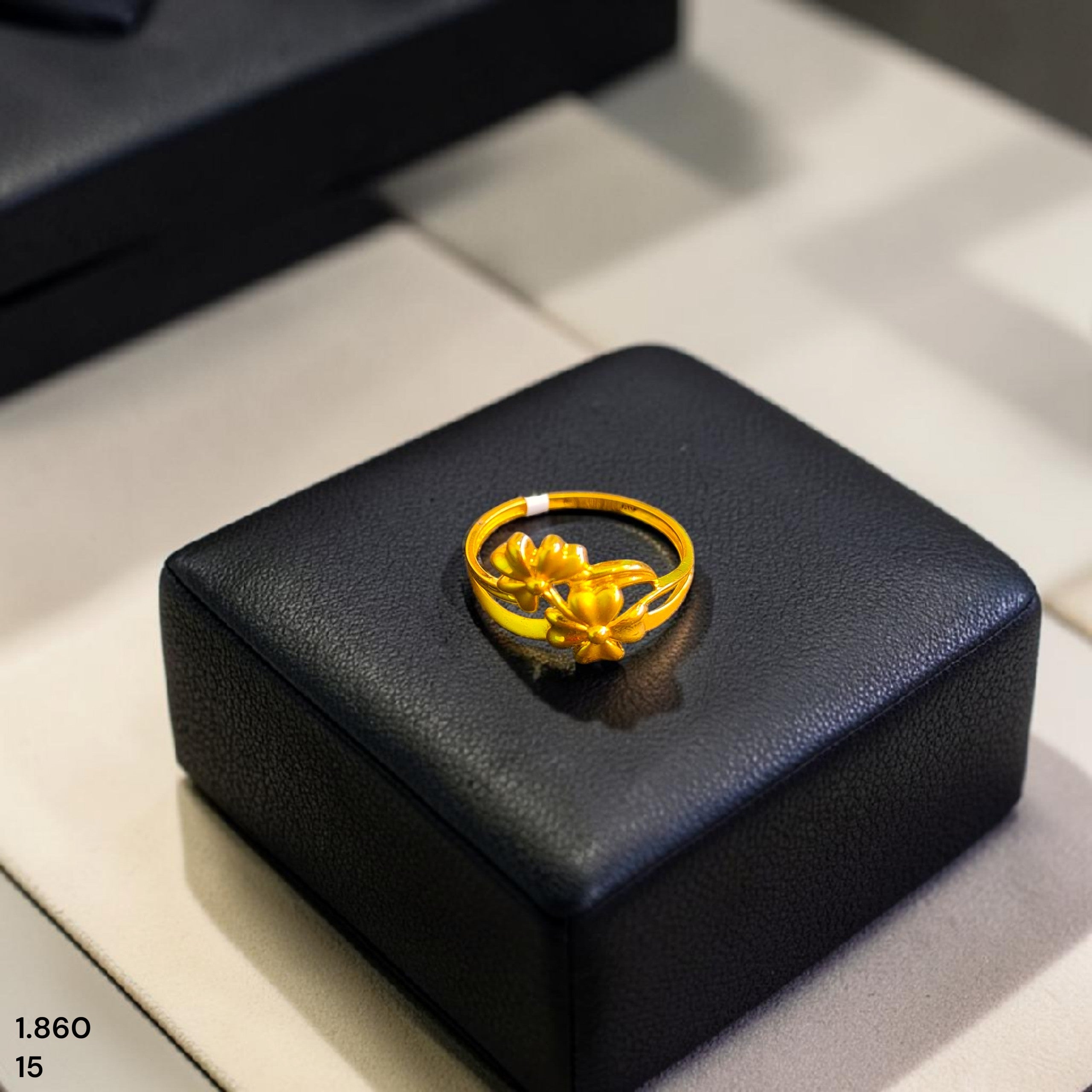 LADIES RING- (SIZE: 15) WGT: 1.860 GM APPROX 22KT HUID HALLMARK GOLD RING FOR WOMEN 1 PIECE.