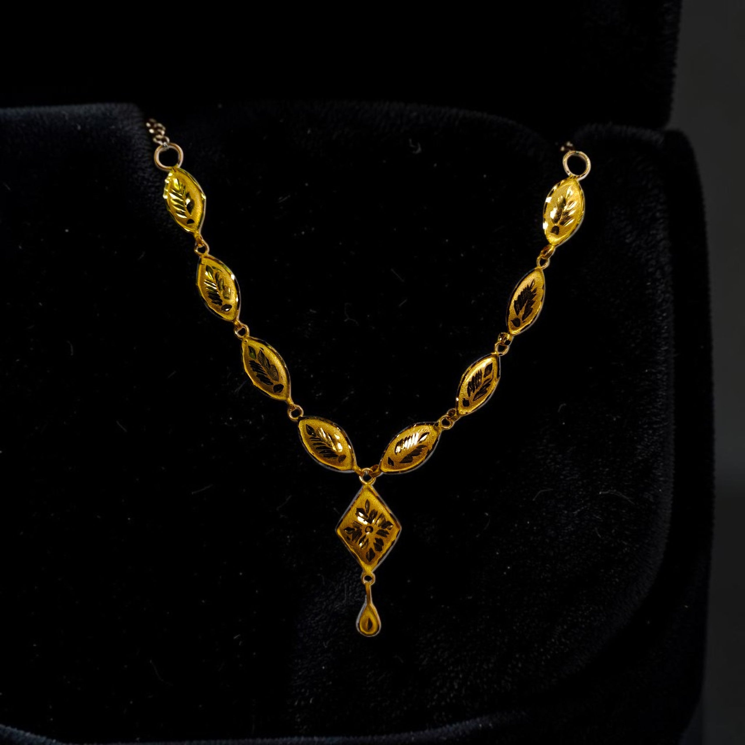 GOLD CHOKER NECKLACE-(WGT: 0.840 GM APPROX) BIS CERTIFIED HUID HALLMARK 9KT GOLD NECKLACE 1 PIECE FOR WOMEN.