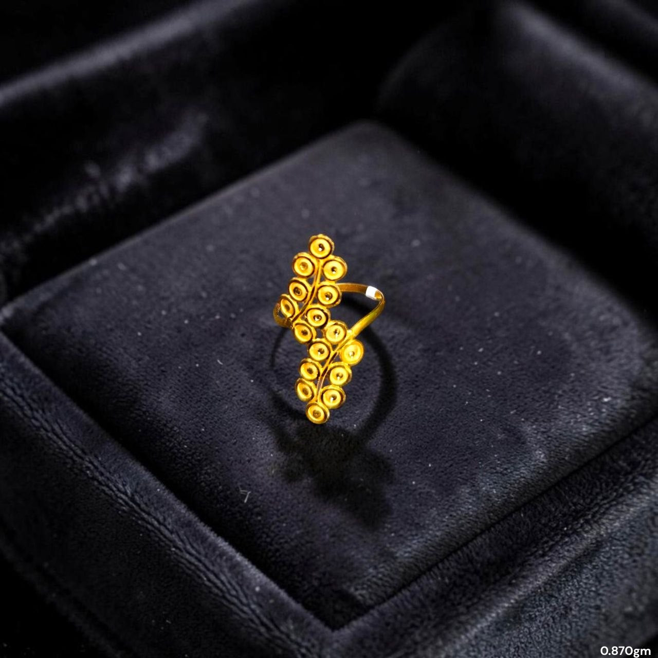 LADIES RING- (SIZE: 8) WGT: 0.870 GM APPROX BIS CERTIFIED HUID HALLMARK 9KT GOLD FINGER RING FOR WOMEN 1 PIECE