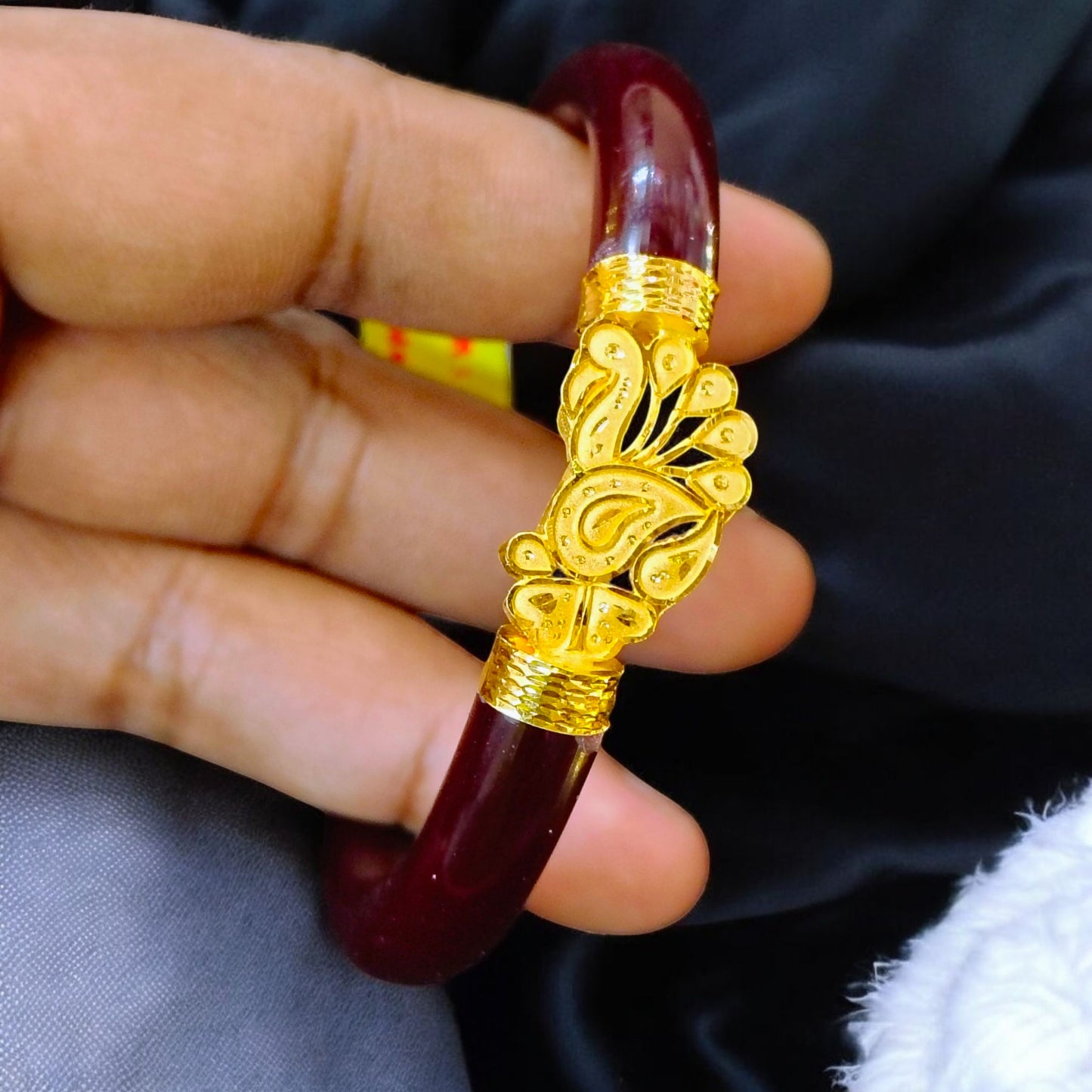 (GSP) TRJ MAROON COLOUR (SIZE: 24) WGT: 1.840 GM APPROX 22KT HUID HALLMARK GOLD MUKH POLA BANGLES 1 PIECE DESIGN FOR REGULAR USE.