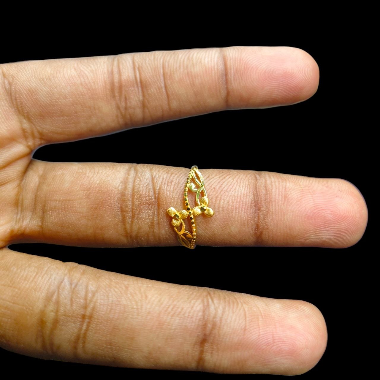 LADIES RING- (SIZE: 15) WGT: 1.140 GM APPROX BIS CERTIFIED HUID HALLMARK 916 22KT GOLD RING FOR WOMEN 1 PIECE.
