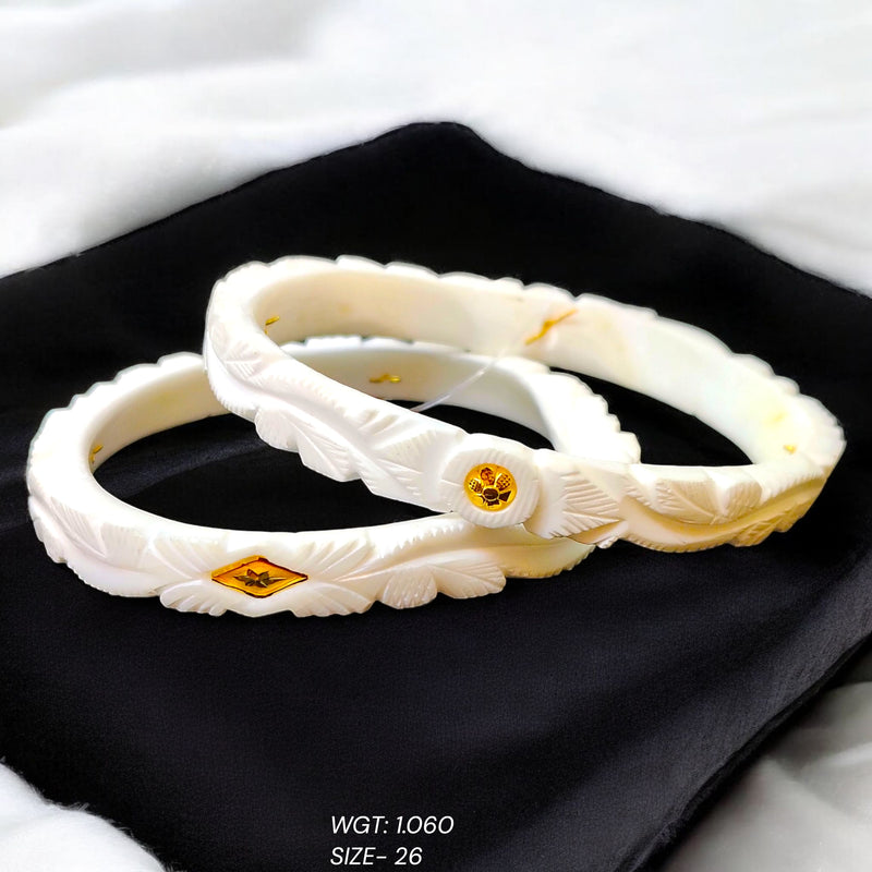 GSB22K- (SIZE: 26) WGT: 1.060 GM APPROX HUID HALLMARK 22KT GOLD SAKHA BADHANO BANGLES 1 PAIR DESIGN FOR REGULAR USE.