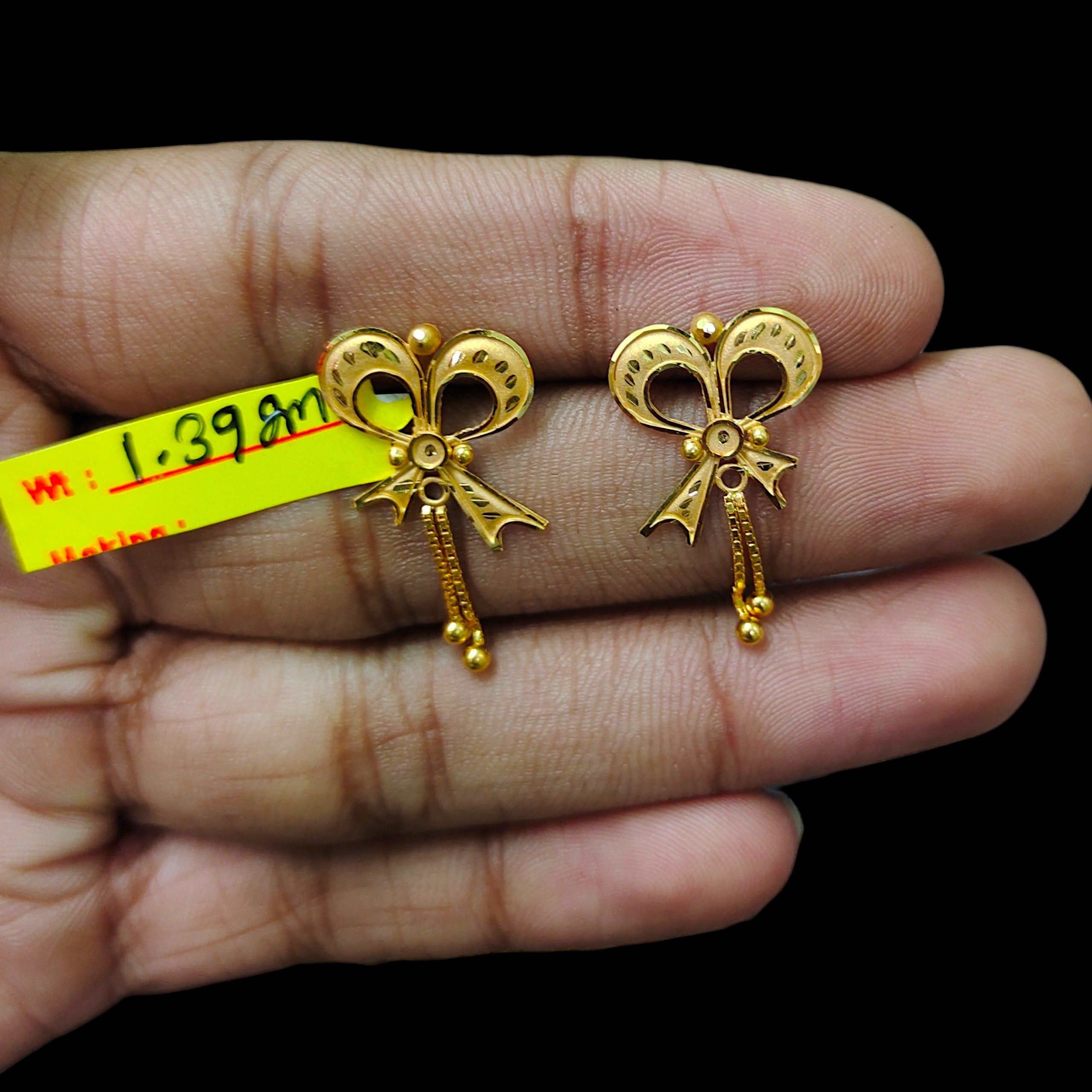 GOLD TOPS- BIS CERTIFIED WGT: 1.390 GM APPROX HUID HALLMARK 916 22KT GOLD TOPS 1 PAIR FOR WOMEN.