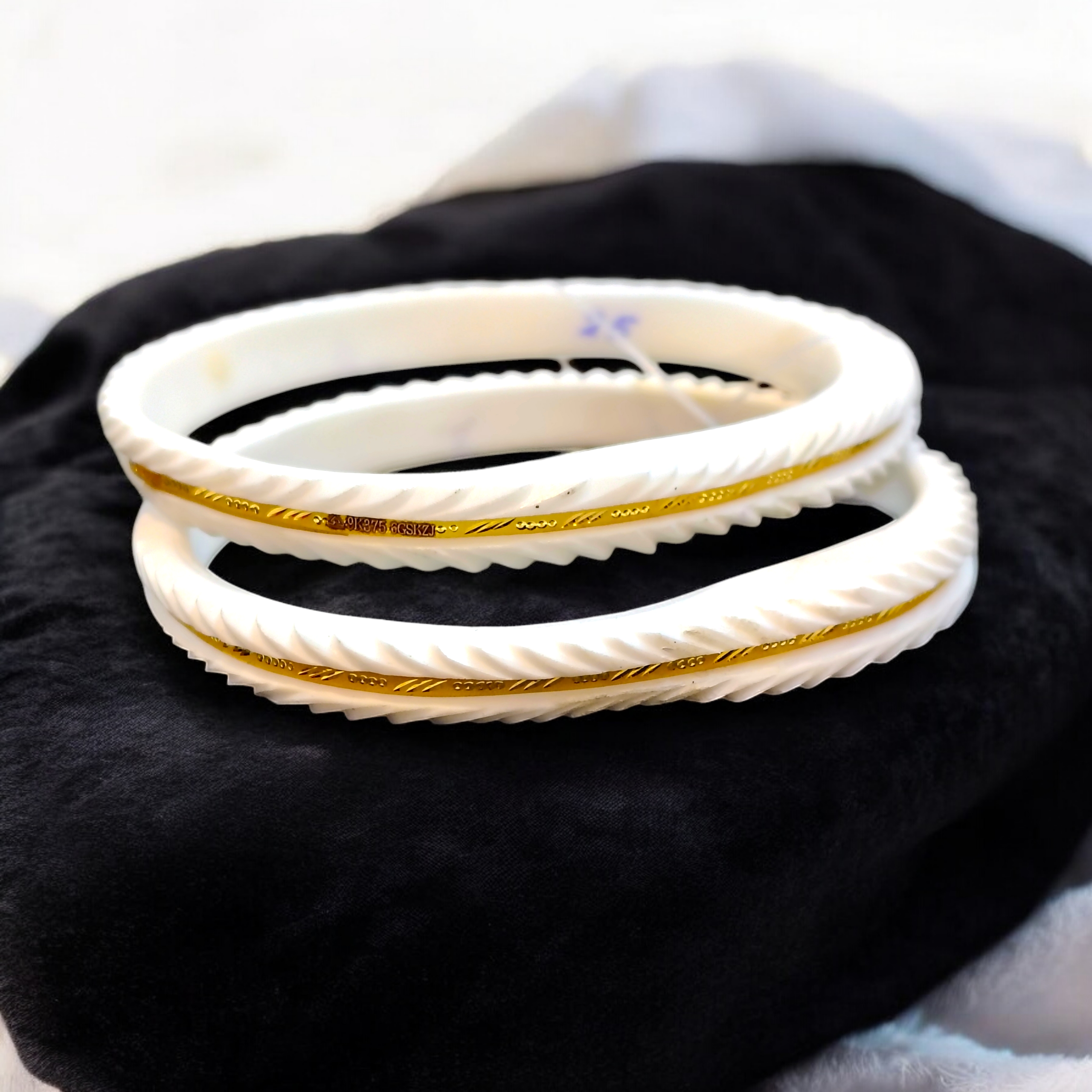 SAKHA BADHANO- BIS CERTIFIED WGT: 0.600 GM APPROX HUID HALLMARK 375 9KT GOLD SAKHA BADHANO BANGLES 1 PAIR (GET ANY DESIGN AS PER SIZE).