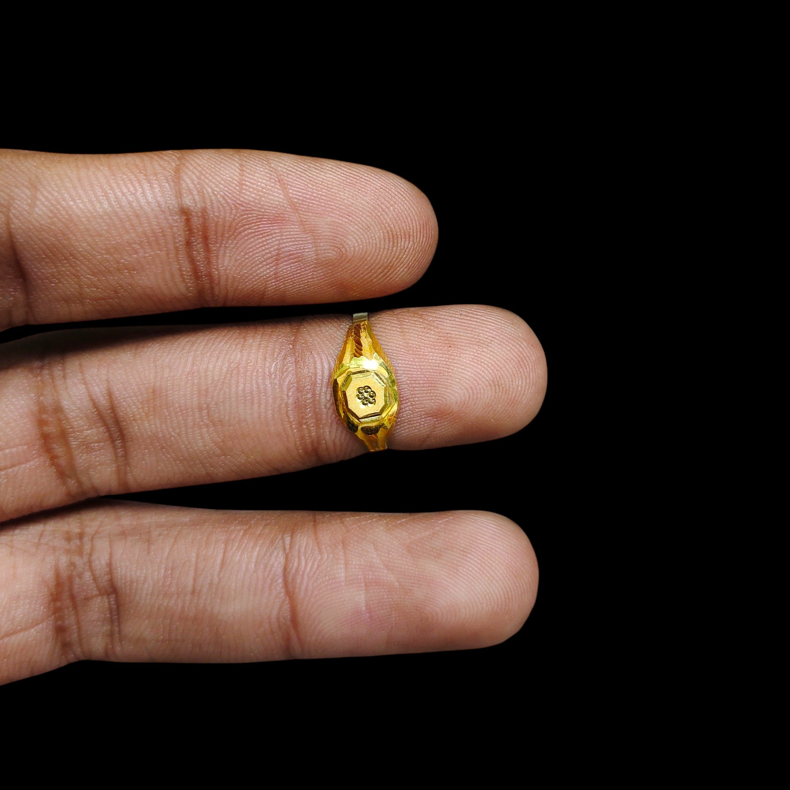 BABY JEWELLERY- TRJ WGT: 0.340 GM APPROX 375 9KT HUID HALLMARK GOLD BABY FINGER RING 1 PIECE FOR RICE CEREMONY & BIRTHDAY.