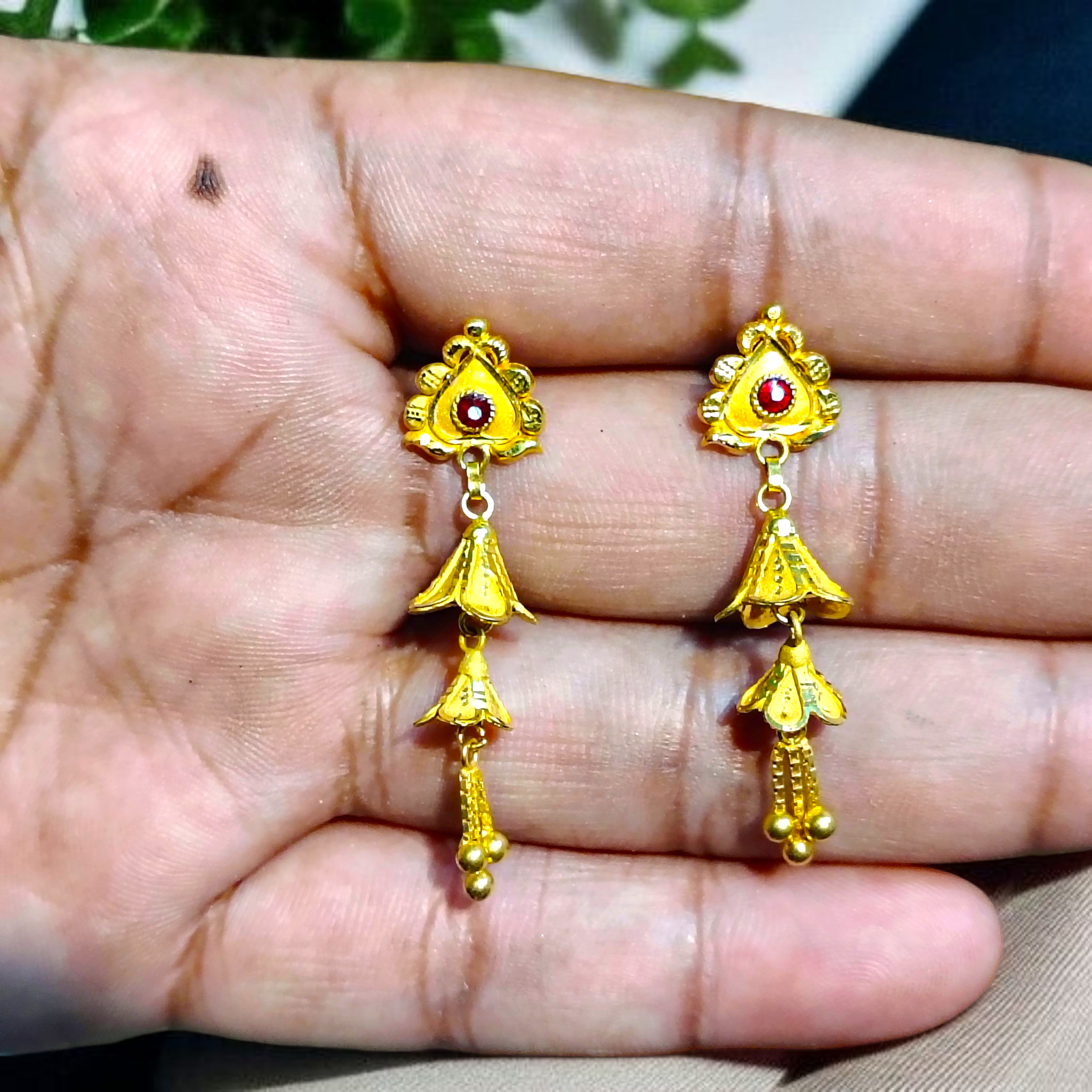 (GER22) BIS CERTIFIED WGT: 2.850 GM APPROX HUID HALLMARK 916 22KT GOLD EARRINGS KANBALA 1 PAIR FOR WOMEN.