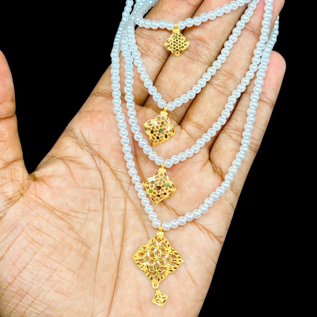 (GMH)- (WGT: 0.940 GM APPROX) BIS CERTIFIED HUID HALLMARK 22KT GOLD MOTI SITAHAR NECKLACE 1 PIECE WITH ADJUSTABLE TASSEL.