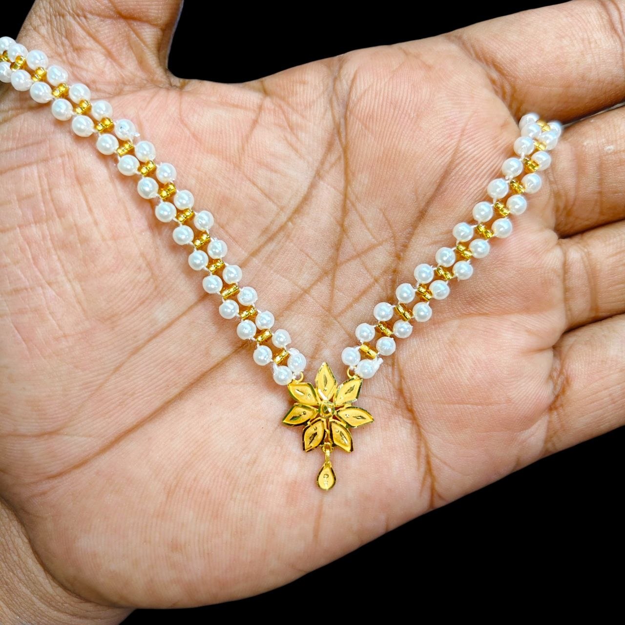 GMP22K- WGT: 0.610 GM APPROX CERTIFIED BIS HUID HALLMARK 916 22KT GOLD MOTI PENDANT 1 PIECE FOR WOMEN.
