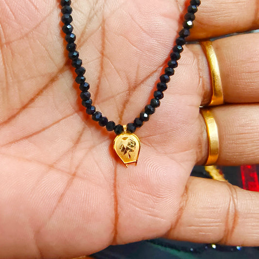 (CHALLENGE ON PRICE) TRJ WGT: 0.100 GM APPROX (50 TONCH) KDM GOLD KULO DESIGN LOCKET 1 PIECE WITH BLACK CRYSTAL (16 INCH) FOR GIFT PURPOSE.