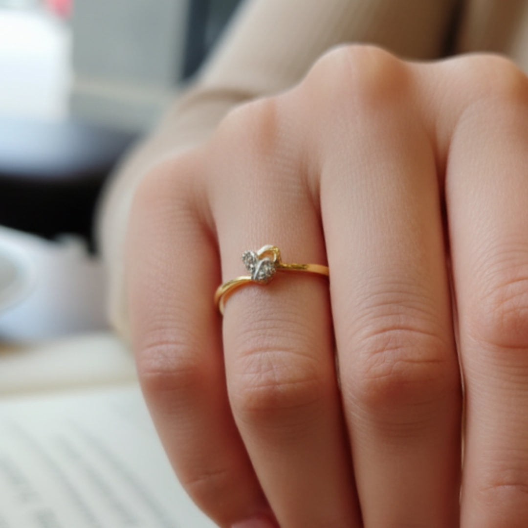 (GLFR18) RAJLAXMI DIAMOND JEWELLERY (SIZE:09) - WGT: 1.170 GM - NATURAL DIAMOND (0.01 CENT) HUID HALLMARK 18KT DIAMOND FINGER RING FOR WOMEN WITH CERTIFICATE OF AUTHENTICITY BY ZORBA (DESIGN NO: LRAP5055).