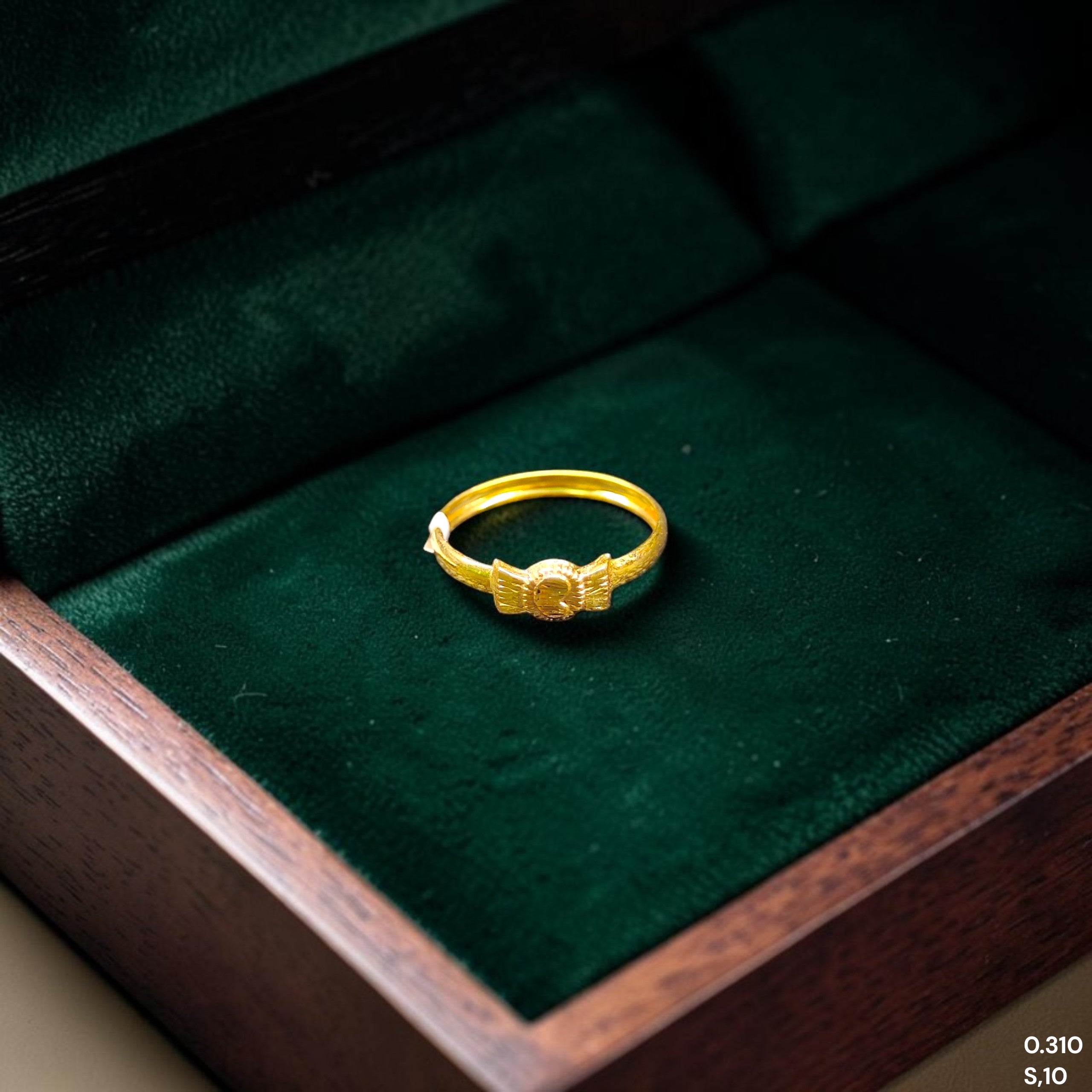 LADIES RING- (SIZE: 10) WGT: 0.310 GM APPROX BIS CERTIFIED HUID HALLMARK 9KT GOLD THUMB RING FOR UNISEX 1 PIECE.
