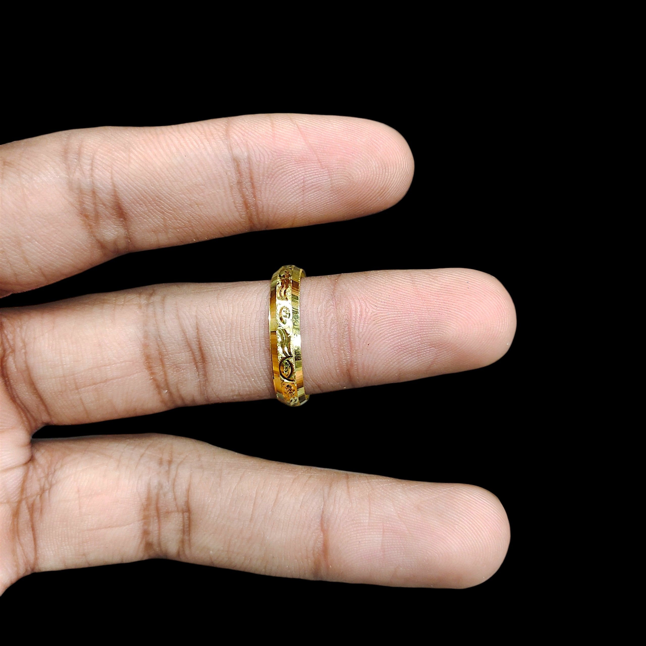 LADIES RING- (SIZE: 23) WGT: 0.820 GM APPROX BIS CERTIFIED HUID HALLMARK 9KT GOLD THUMB RING FOR UNISEX 1 PIECE.