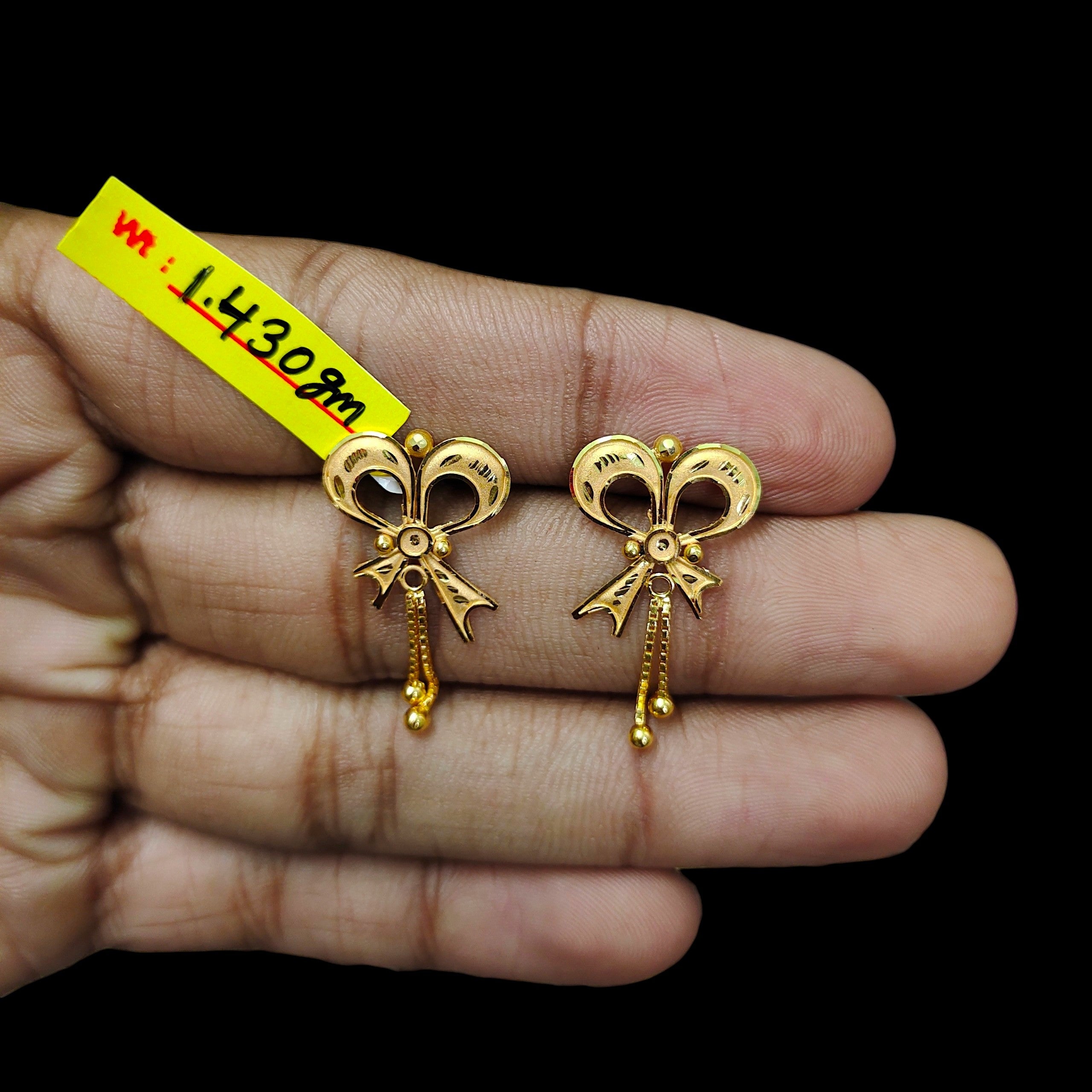 GOLD TOPS- BIS CERTIFIED WGT: 1.430 GM APPROX HUID HALLMARK 916 22KT GOLD TOPS 1 PAIR FOR WOMEN.