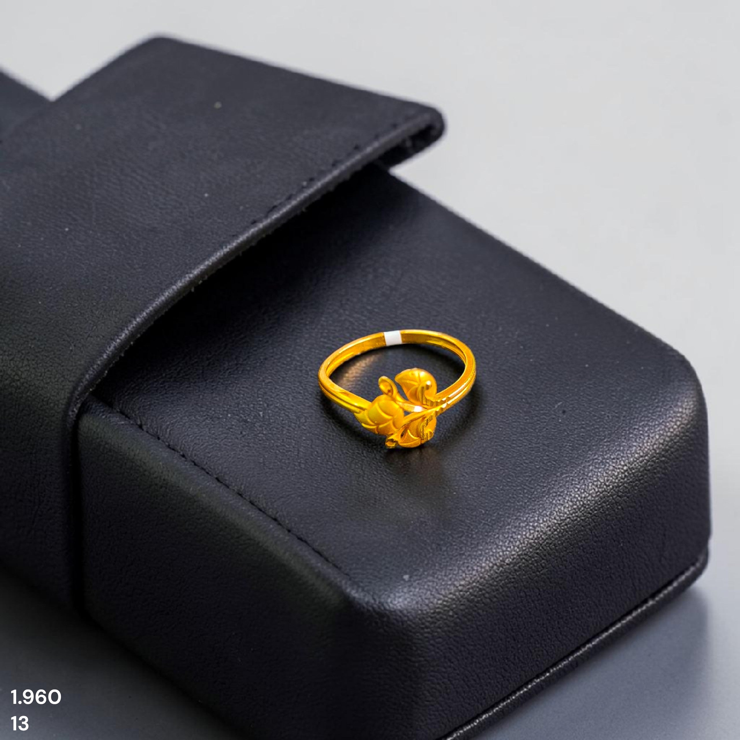 LADIES RING- (SIZE: 13) WGT: 1.960 GM APPROX 22KT HUID HALLMARK GOLD RING FOR WOMEN 1 PIECE.