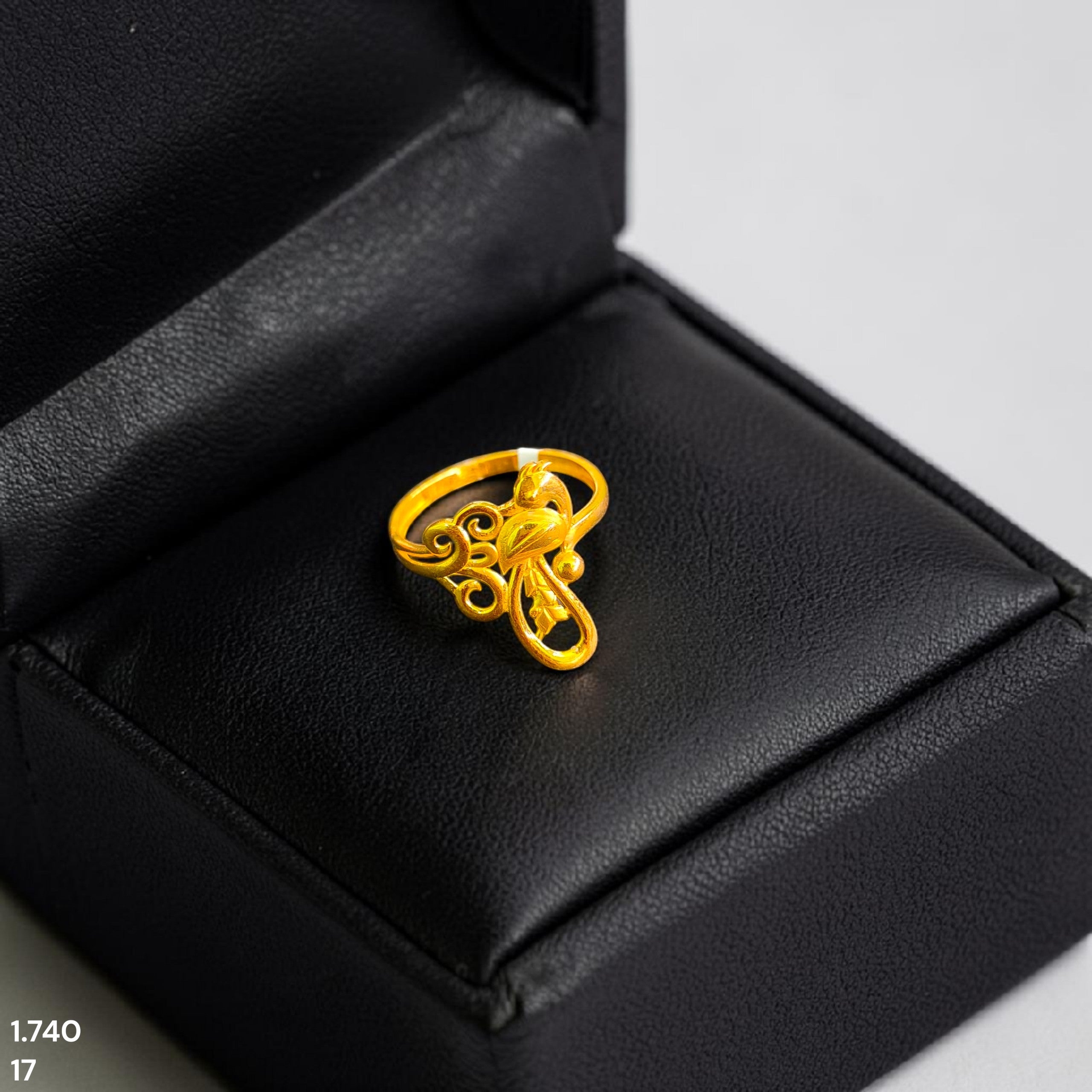 LADIES RING- (SIZE: 17) WGT: 1.740 GM APPROX 22KT HUID HALLMARK GOLD RING FOR WOMEN 1 PIECE.