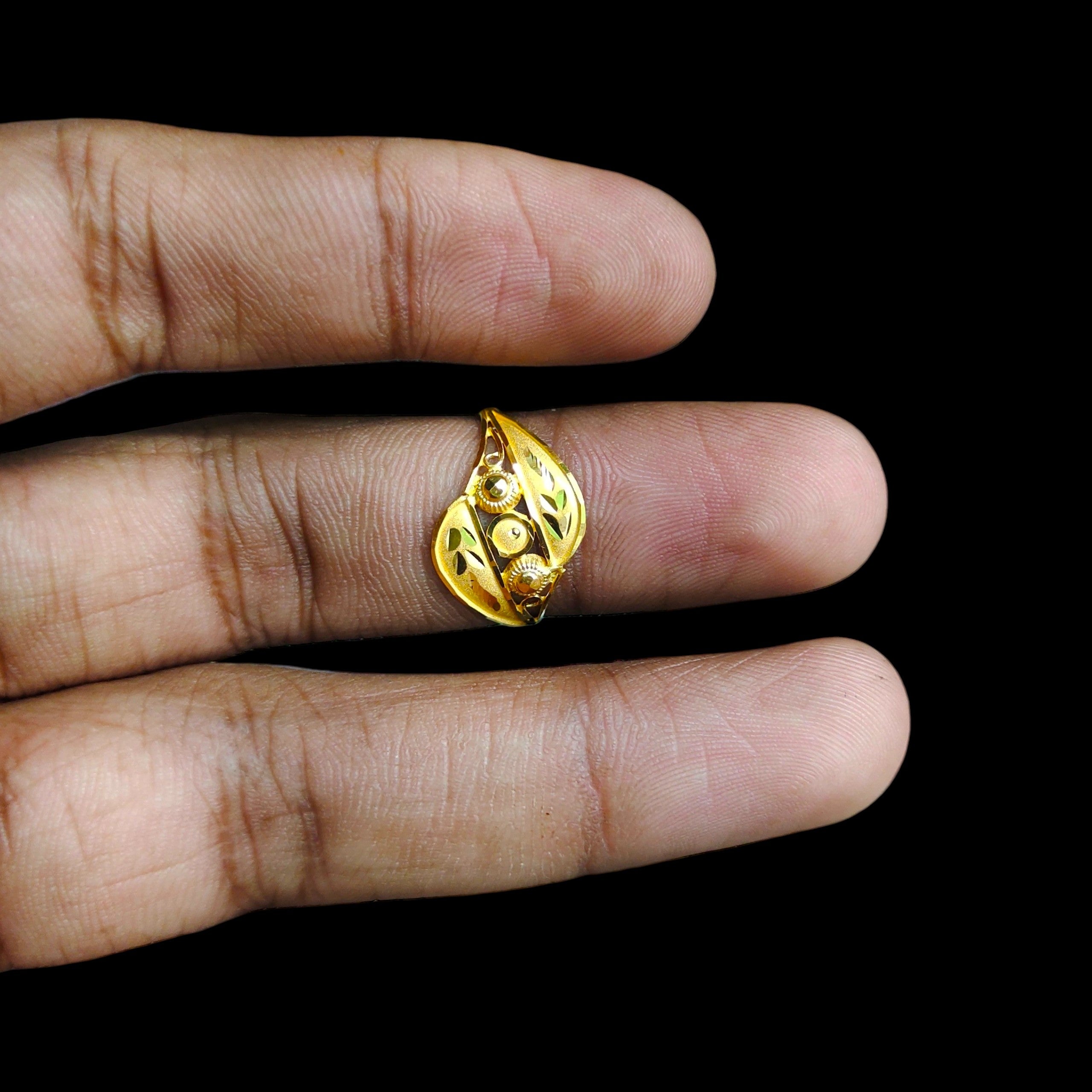 LADIES RING- (SIZE: 14) WGT: 0.980 GM APPROX BIS CERTIFIED HUID HALLMARK 916 22KT GOLD RING FOR WOMEN 1 PIECE.