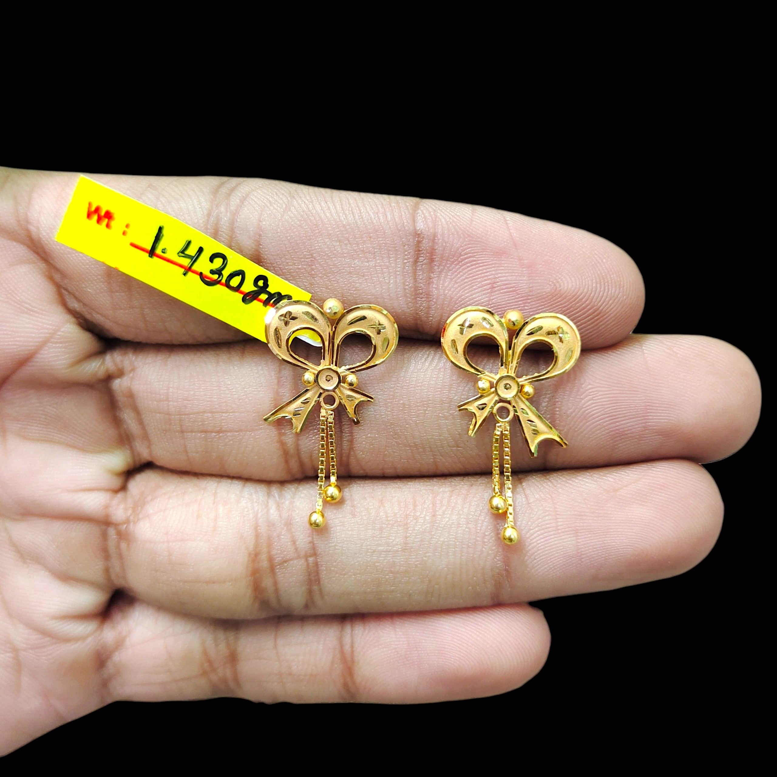 GOLD TOPS- BIS CERTIFIED WGT: 1.430 GM APPROX HUID HALLMARK 916 22KT GOLD TOPS 1 PAIR FOR WOMEN.