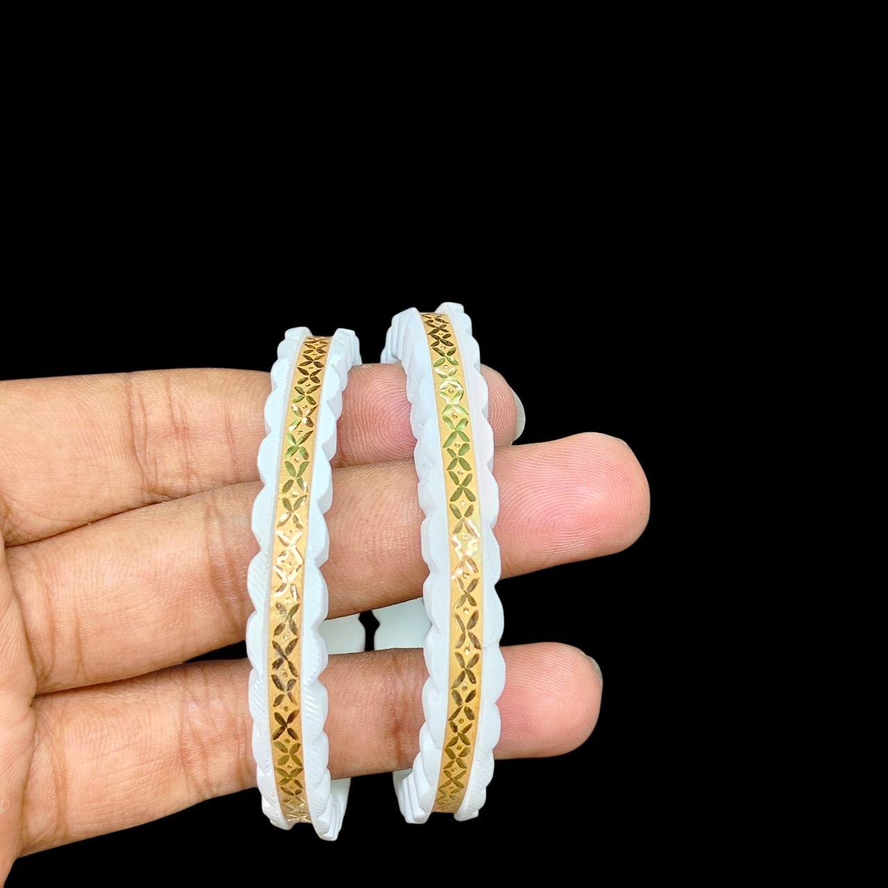 SAKHA BADHANO- (SIZE:24) WGT: 1.550 GM APPROX HUID HALLMARK 22KT GOLD SAKHA BADHANO BANGLES 1 PAIR DESIGN FOR REGULAR USE.
