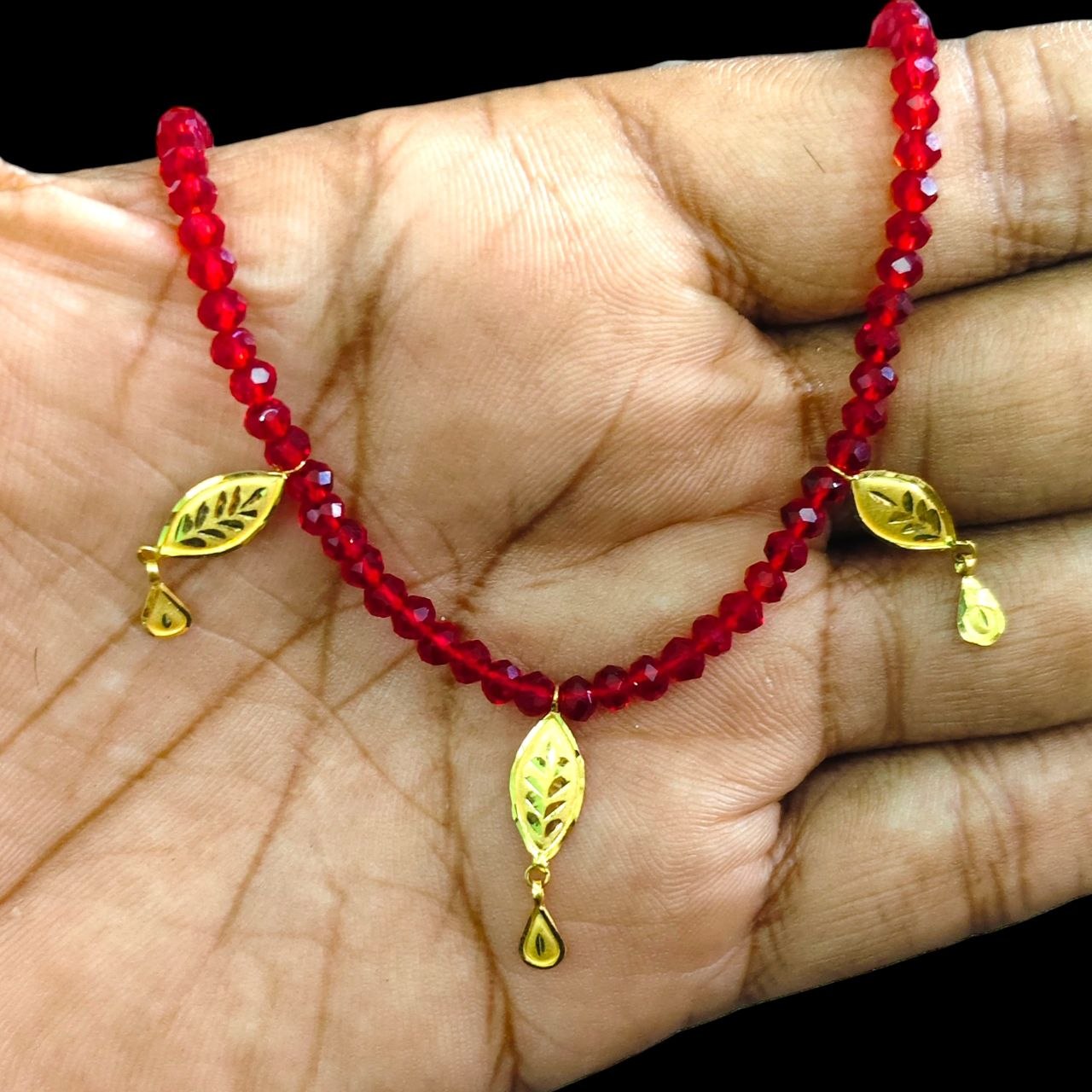 GOLD MOTI HAR- WGT: 0.700 GM APPROX HUID HALLMARK 22KT GOLD MOTI SELIHAR 1 PIECE WITH CRYSTAL CHAIN.