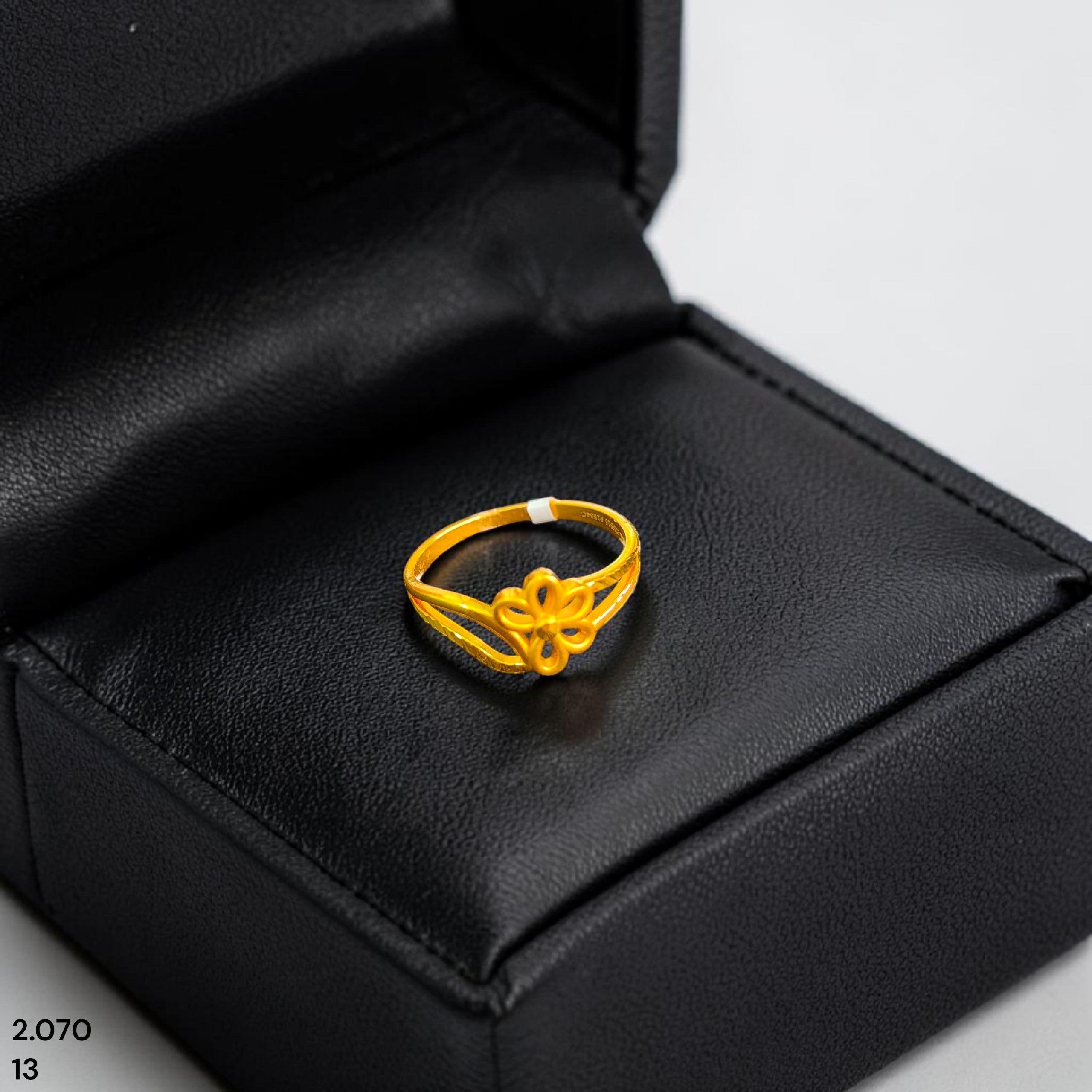 LADIES RING- (SIZE: 13) WGT: 2.070 GM APPROX 22KT HUID HALLMARK GOLD RING FOR WOMEN 1 PIECE.