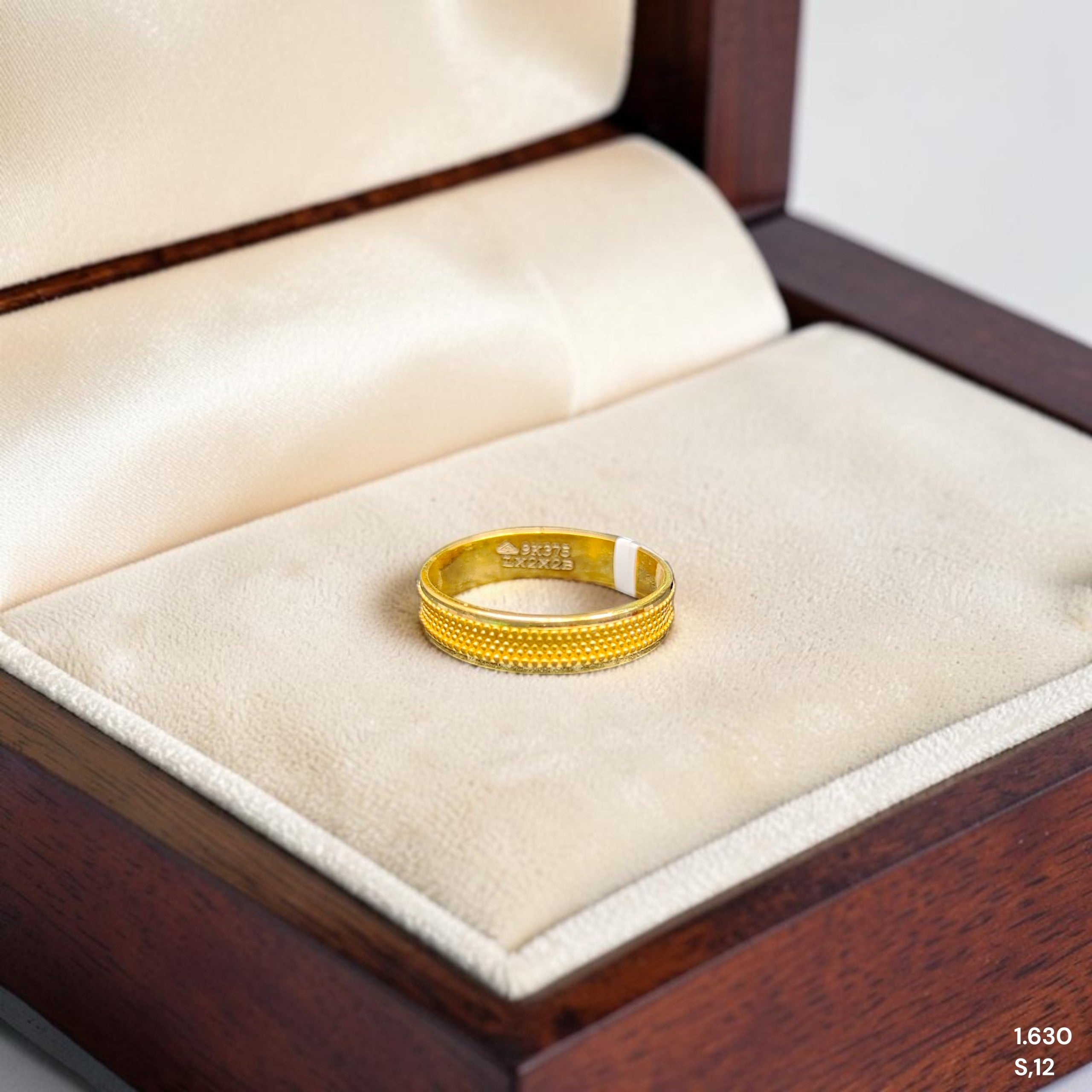 LADIES RING- (SIZE: 12) WGT: 1.630 GM APPROX BIS CERTIFIED HUID HALLMARK 9KT GOLD THUMB RING FOR UNISEX 1 PIECE.