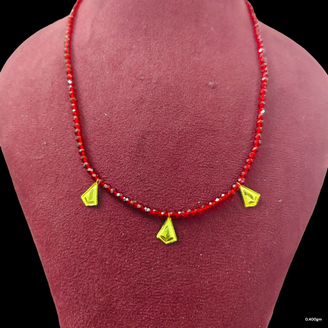 GOLD MOTI HAR- WGT: 0.400 GM APPROX HUID HALLMARK 22KT GOLD MOTI SELIHAR 1 PIECE WITH CRYSTAL CHAIN.