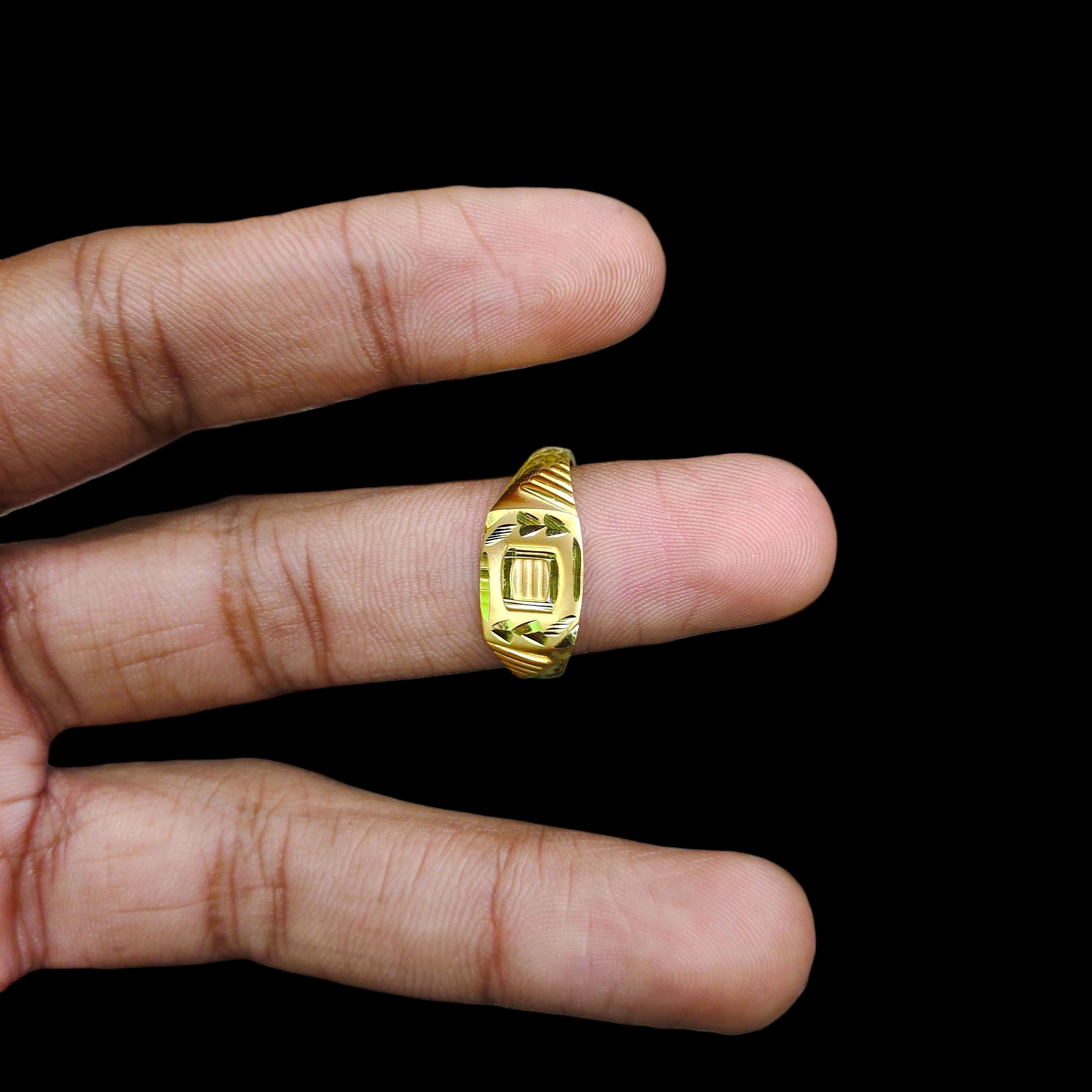 GENTS RING- TRJ (SIZE:22) WGT: 1.490 GM APPROX BIS CERTIFIED HUID HALLMARK 375 9KT GOLD FINGER RING FOR MEN 1 PIECE.