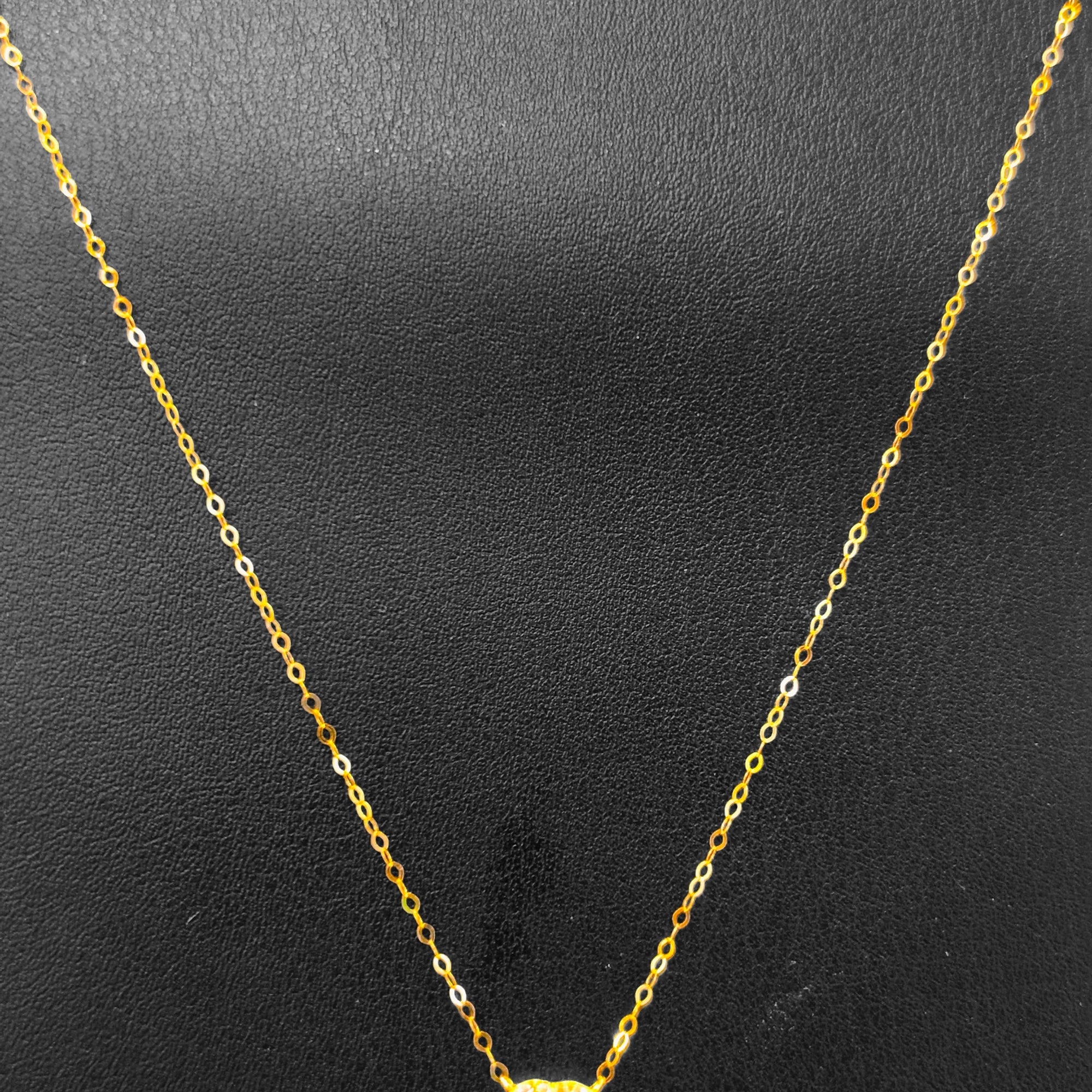 VIRAL TOFU CHAIN (GCH) TRJ WGT: 0.750 GM APPROX 18KT HUID HALLMARK GOLD CHAIN WITH PENDANT 1 PIECE 18 INCH (FOR SPECIAL GIFT ONLY)NOT FOR DAILY USE.(SOLD ON MRP)