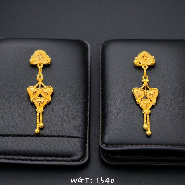 TRJ WGT: 1.540 GM APPROX HUID HALLMARK 22KT GOLD EARRINGS 1 PAIR FOR WOMEN.