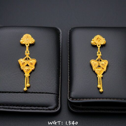 TRJ WGT: 1.540 GM APPROX HUID HALLMARK 22KT GOLD EARRINGS 1 PAIR FOR WOMEN.