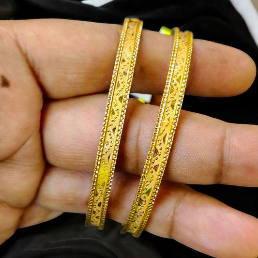TRJ WGT: 1.530 GM APPROX (SIZE-25) 22KT HUID HALLMARK GOLD CHILA SOCKET CHURI 1 PAIR.