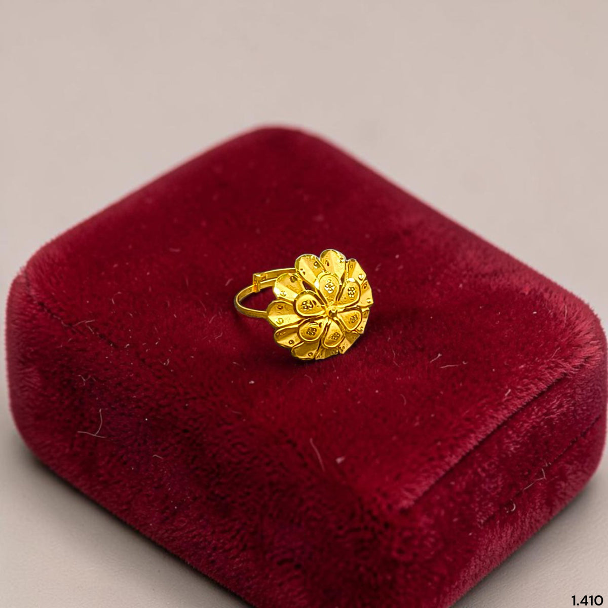 LADIES RING (67VAH3)-(SIZE: ADJUSTABLE ) WGT: 1.410 GM APPROX BIS CERTIFIED HUID HALLMARK 375 9KT GOLD RING FOR WOMEN 1 PIECE.