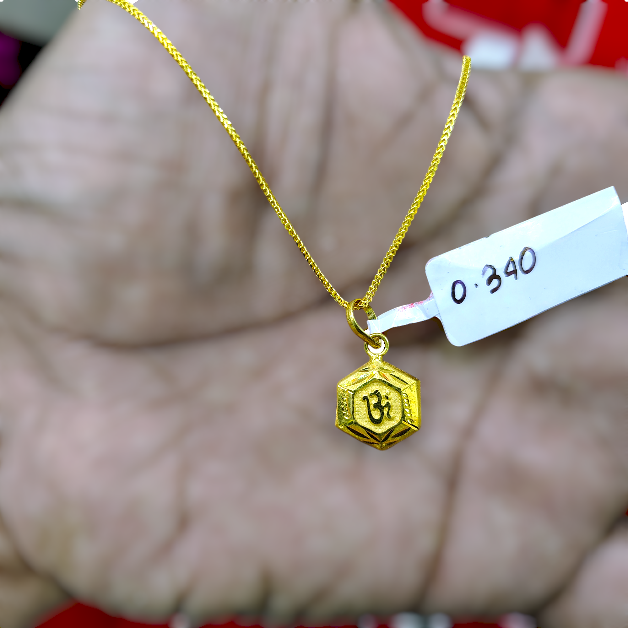 (GLKD) TRJ WGT: 0.340 GM APPROX KDM GOLD LOCKET 1 PIECE (50 TONCH) WITH ADJUSTABLE TASSEL.