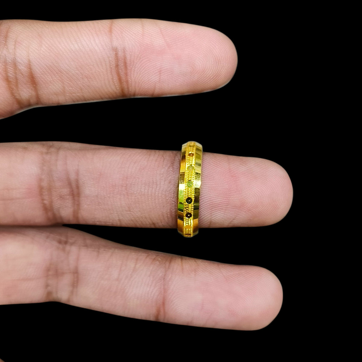 LADIES RING- (4Q791D)-(SIZE: 22) WGT: 1.140 GM APPROX BIS CERTIFIED HUID HALLMARK 9KT GOLD THUMB RING FOR UNISEX 1 PIECE.