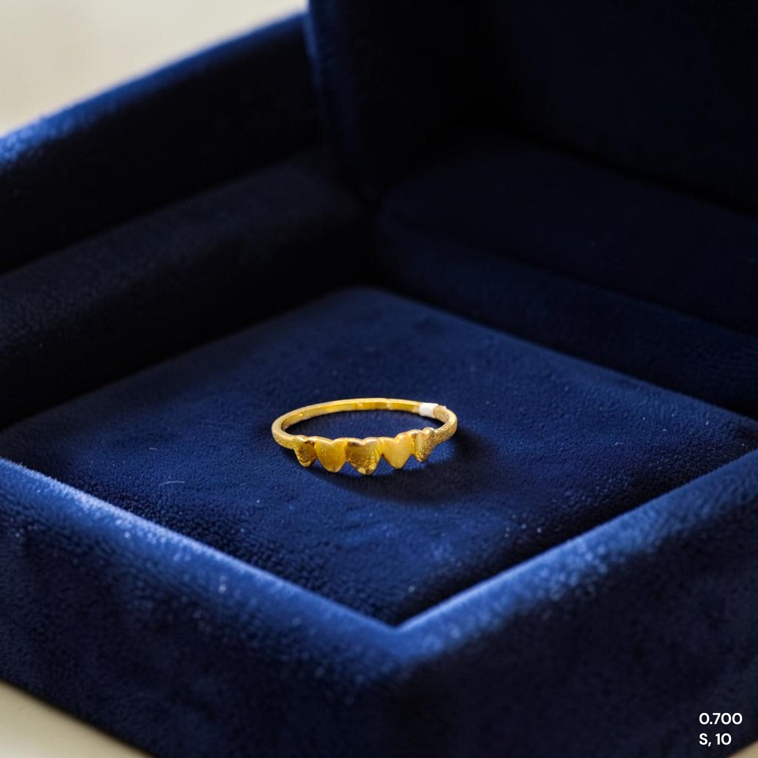 LADIES RING- (SIZE: 10) WGT: 0.700 GM APPROX 14KT HALLMARK GOLD RING FOR WOMEN 1 PIECE.