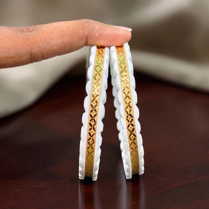 GSB22K- (SIZE:24) WGT: 1.550 GM APPROX HUID HALLMARK 22KT GOLD SAKHA BADHANO BANGLES 1 PAIR DESIGN FOR REGULAR USE.