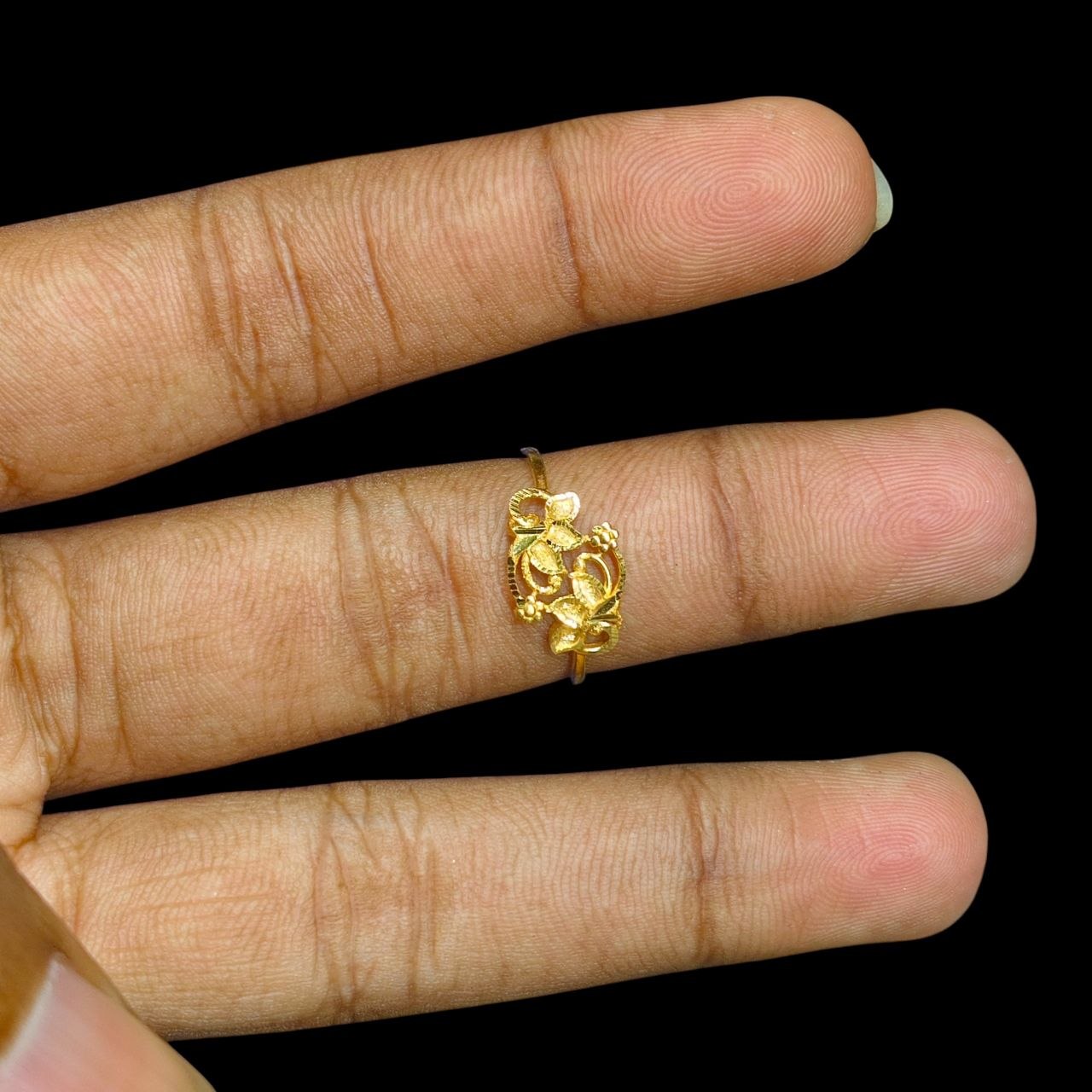 LADIES RING- (SIZE: 15) WGT: 1.050 GM APPROX BIS CERTIFIED HUID HALLMARK 916 22KT GOLD RING FOR WOMEN 1 PIECE.