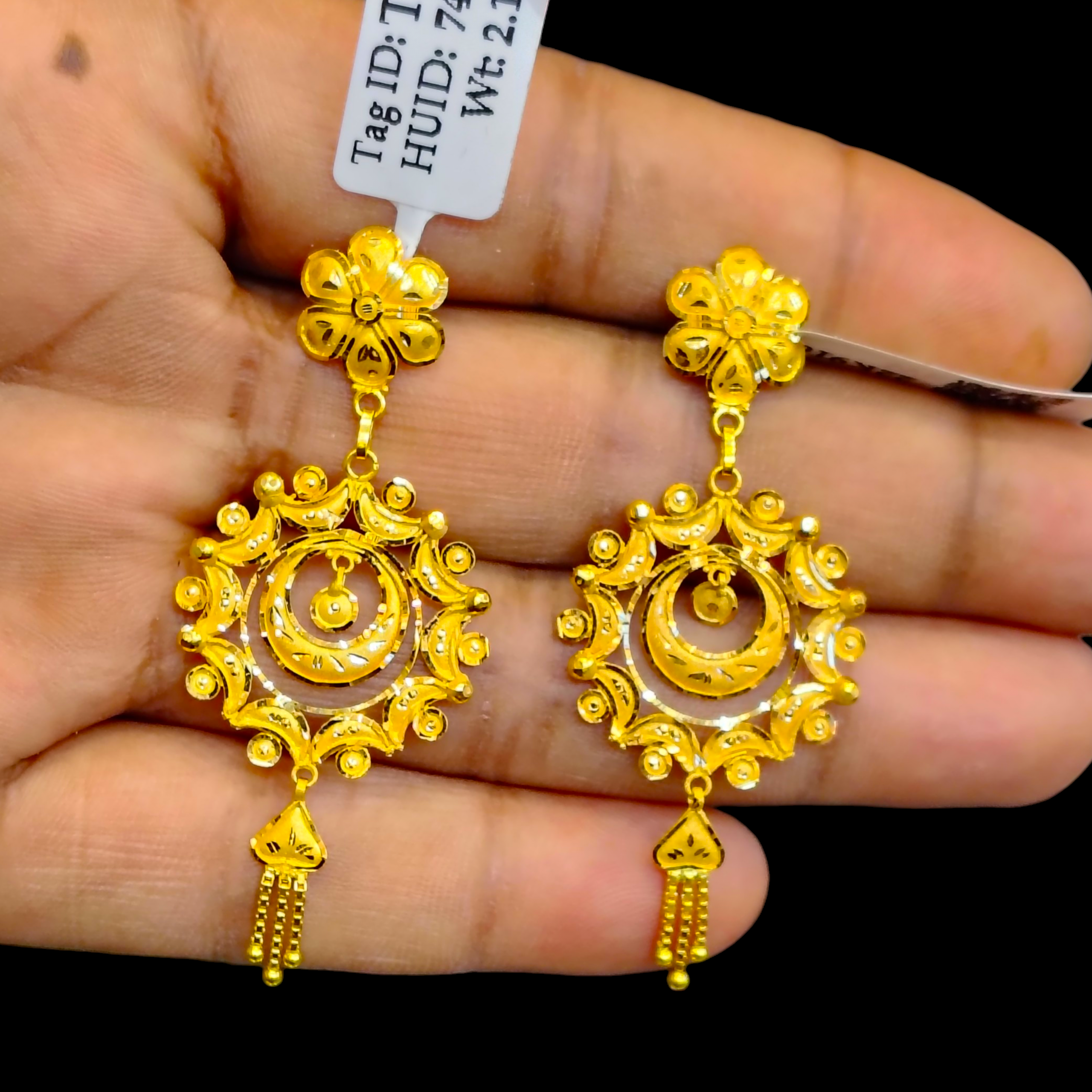 (GER22) BIS CERTIFIED WGT: 4.330 GM APPROX HUID HALLMARK 916 22KT GOLD EARRINGS KANBALA 1 PAIR FOR WOMEN.