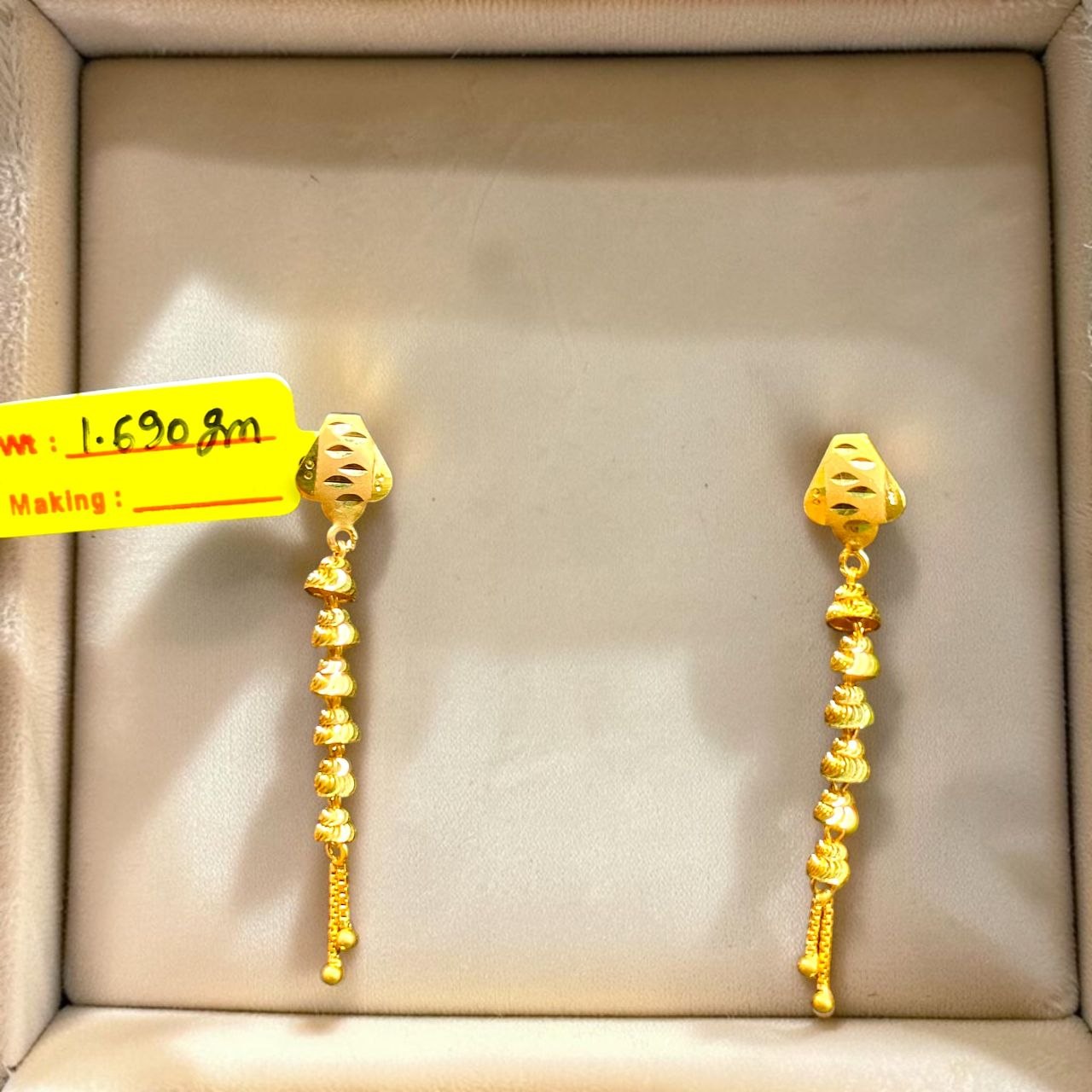 GOLD EARRINGS- WGT: 1.690 GM APPROX BIS CERTIFIED HUID HALLMARK 9KT GOLD EARRINGS 1 PAIR FOR WOMEN (BEST FOR GIFT IN MARRIAGE).