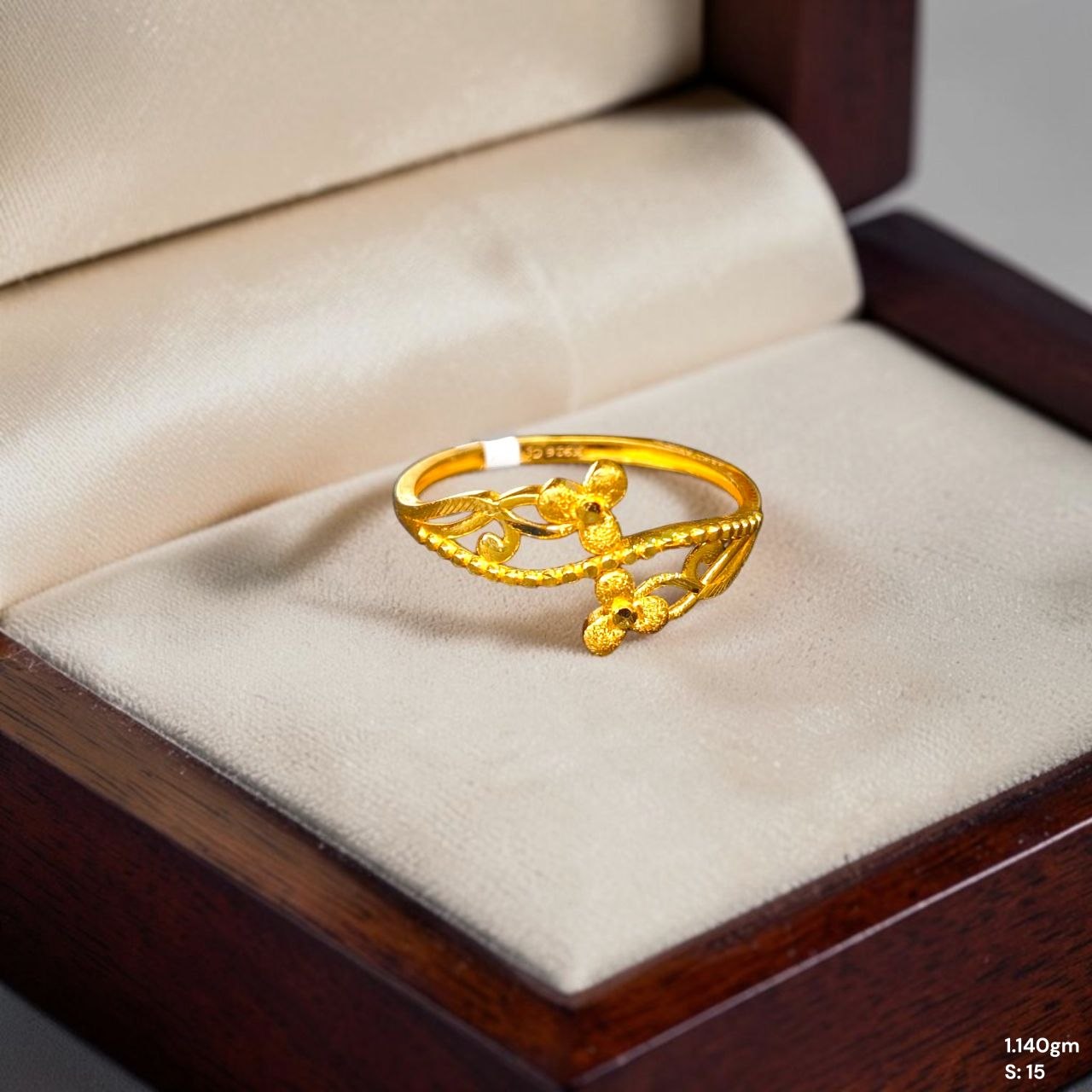 LADIES RING- (SIZE: 15) WGT: 1.140 GM APPROX BIS CERTIFIED HUID HALLMARK 916 22KT GOLD RING FOR WOMEN 1 PIECE.