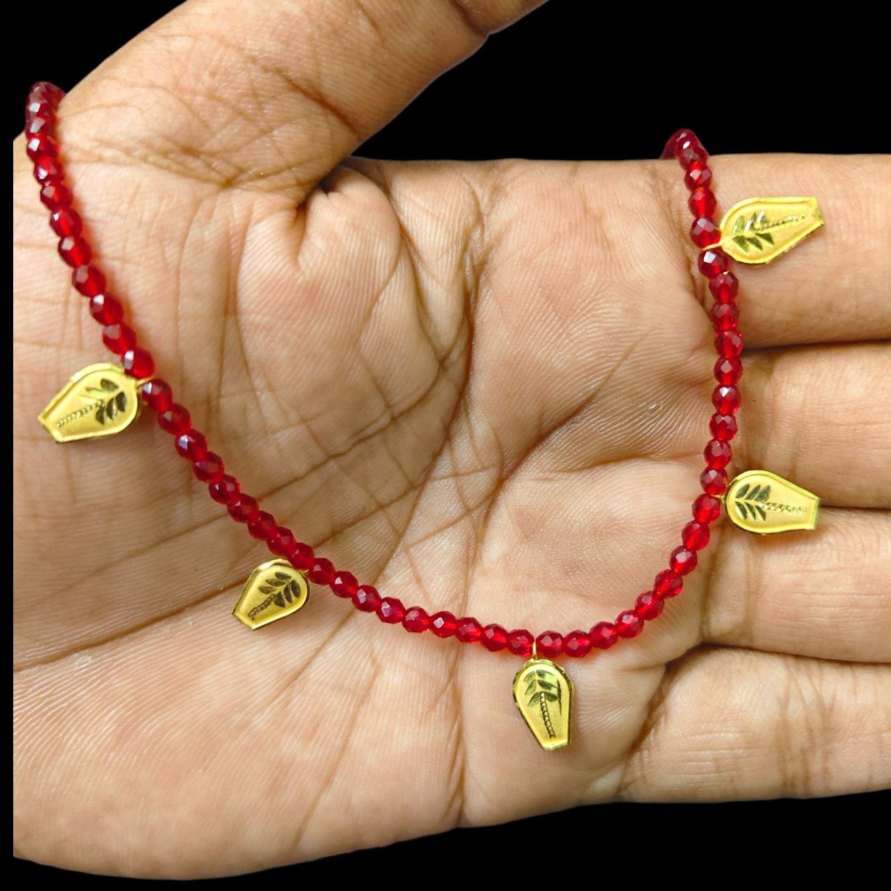 GOLD MOTI HAR- WGT: 0.770 GM APPROX HUID HALLMARK 22KT GOLD MOTI SELIHAR 1 PIECE WITH CRYSTAL CHAIN.