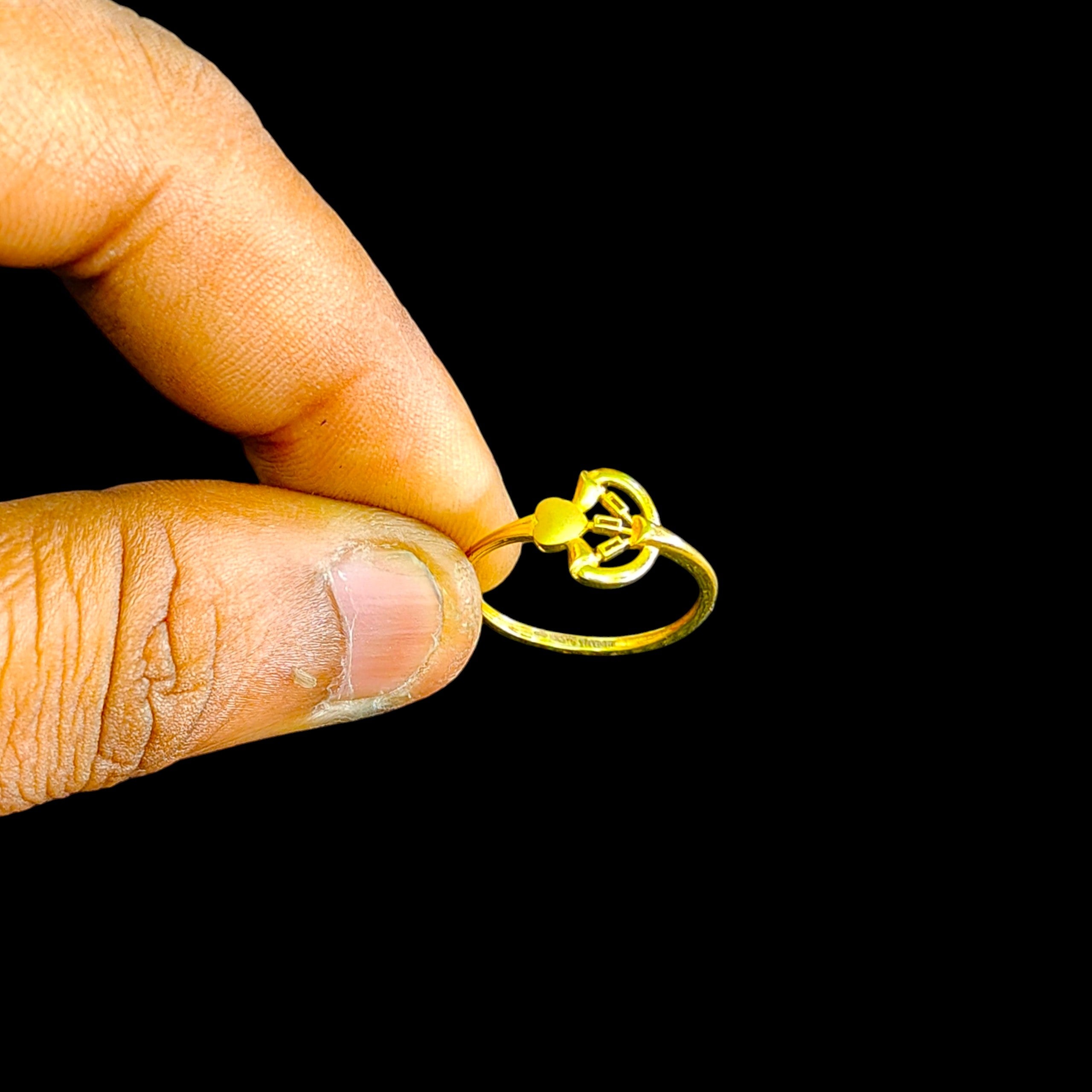 LADIES RING- (SIZE: 13) WGT: 0.830 GM APPROX BIS CERTIFIED HUID HALLMARK 9KT GOLD FINGER RING FOR WOMEN 1 PIECE FOR REGULAR USE.