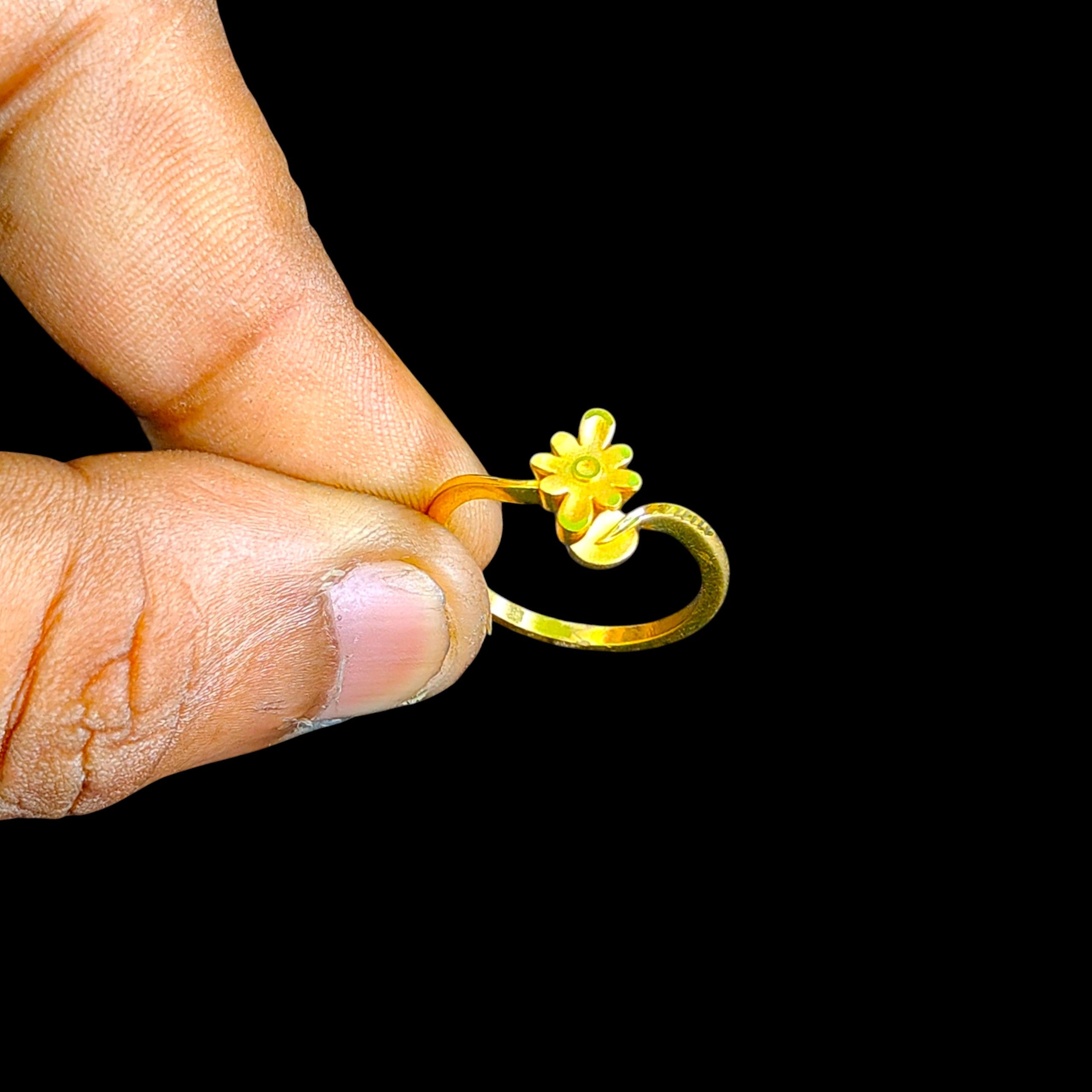 LADIES RING- (SIZE: 11) WGT: 2.230 GM APPROX 22KT HUID HALLMARK GOLD RING FOR WOMEN 1 PIECE.