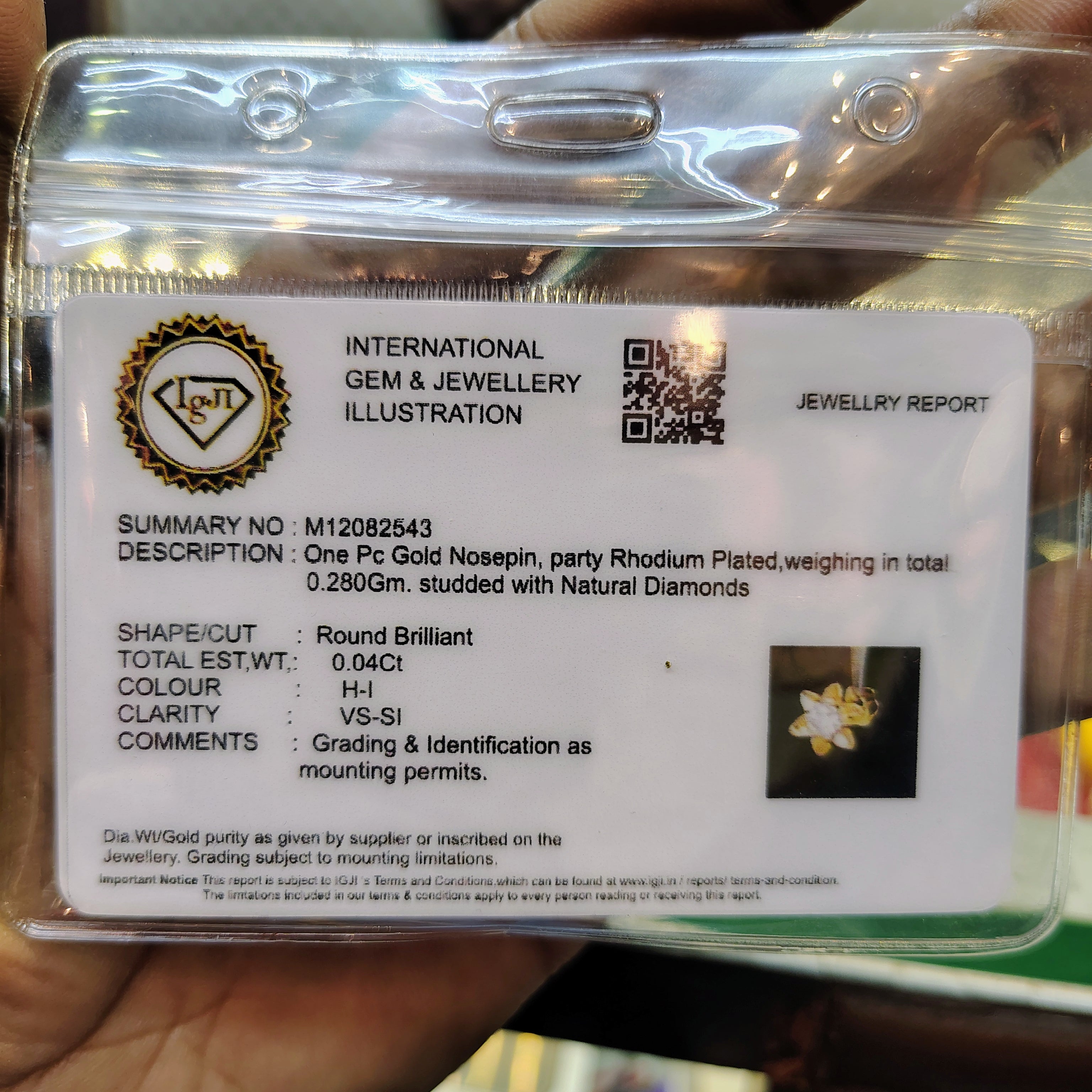 (GNP) RAJLAXMI DIAMOND JEWELLERY - WGT: 0.280 GM - NATURAL DIAMOND (0.04 CENT) HUID HALLMARK 18KT DIAMOND NOSEPIN FOR WOMEN WITH CERTIFICATE OF AUTHENTICITY BY IGJI (DESIGN NO: M12082543).