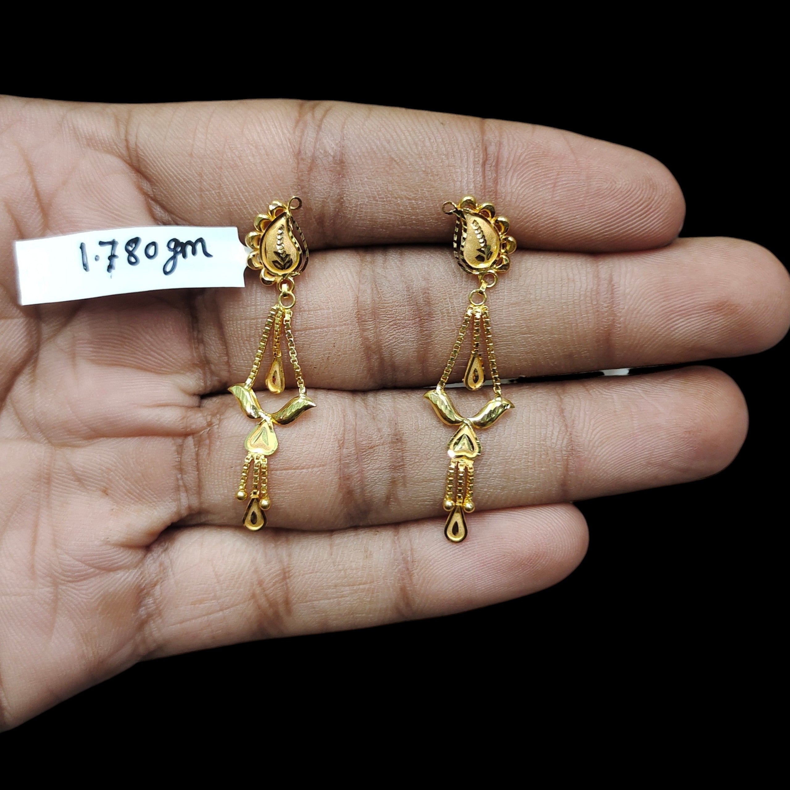 GOLD EARRINGS- BIS CERTIFIED WGT: 1.780 GM APPROX HUID HALLMARK 916 22KT GOLD EARRINGS 1 PAIR FOR WOMEN.