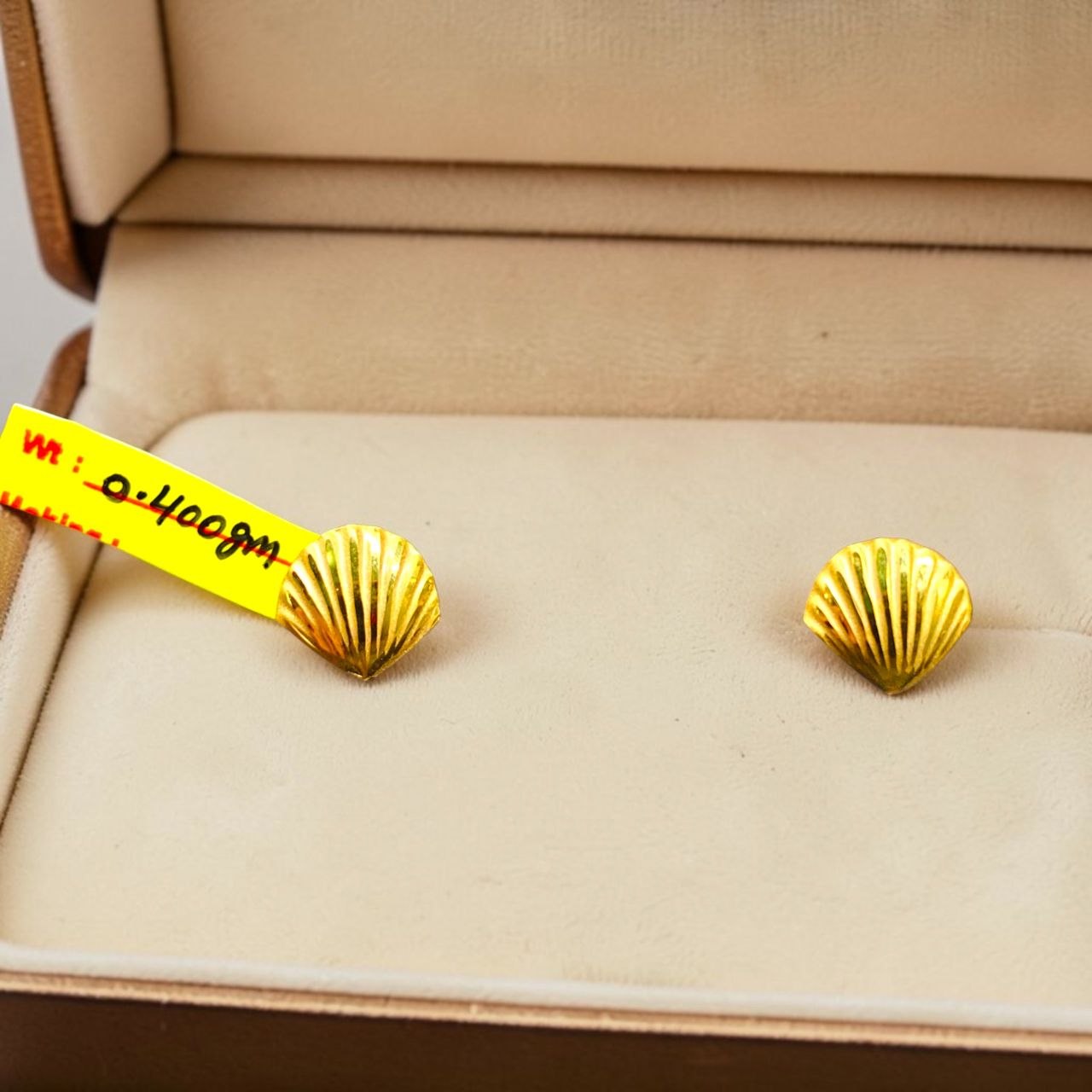 GOLD TOPS- BIS CERTIFIED (WGT: 0.400 GM APPROX) HUID HALLMARK 375 9KT GOLD TOPS 1 PAIR BEST FOR MARRIAGE GIFT.