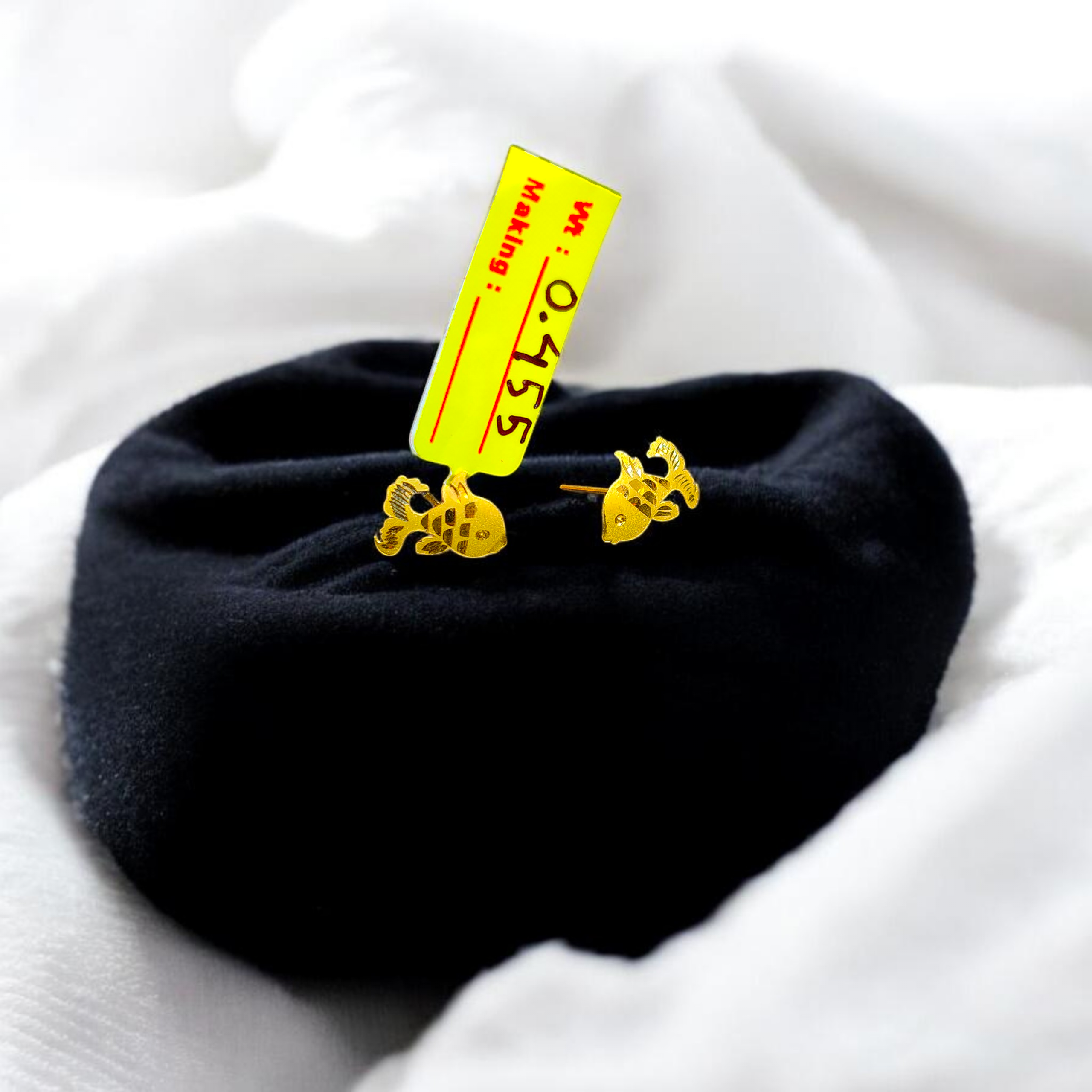 STUD EARRING- BIS CERTIFIED WGT: 0.455 GM APPROX HUID HALLMARK 916 22KT GOLD TOPS 1 PAIR FOR WOMEN.